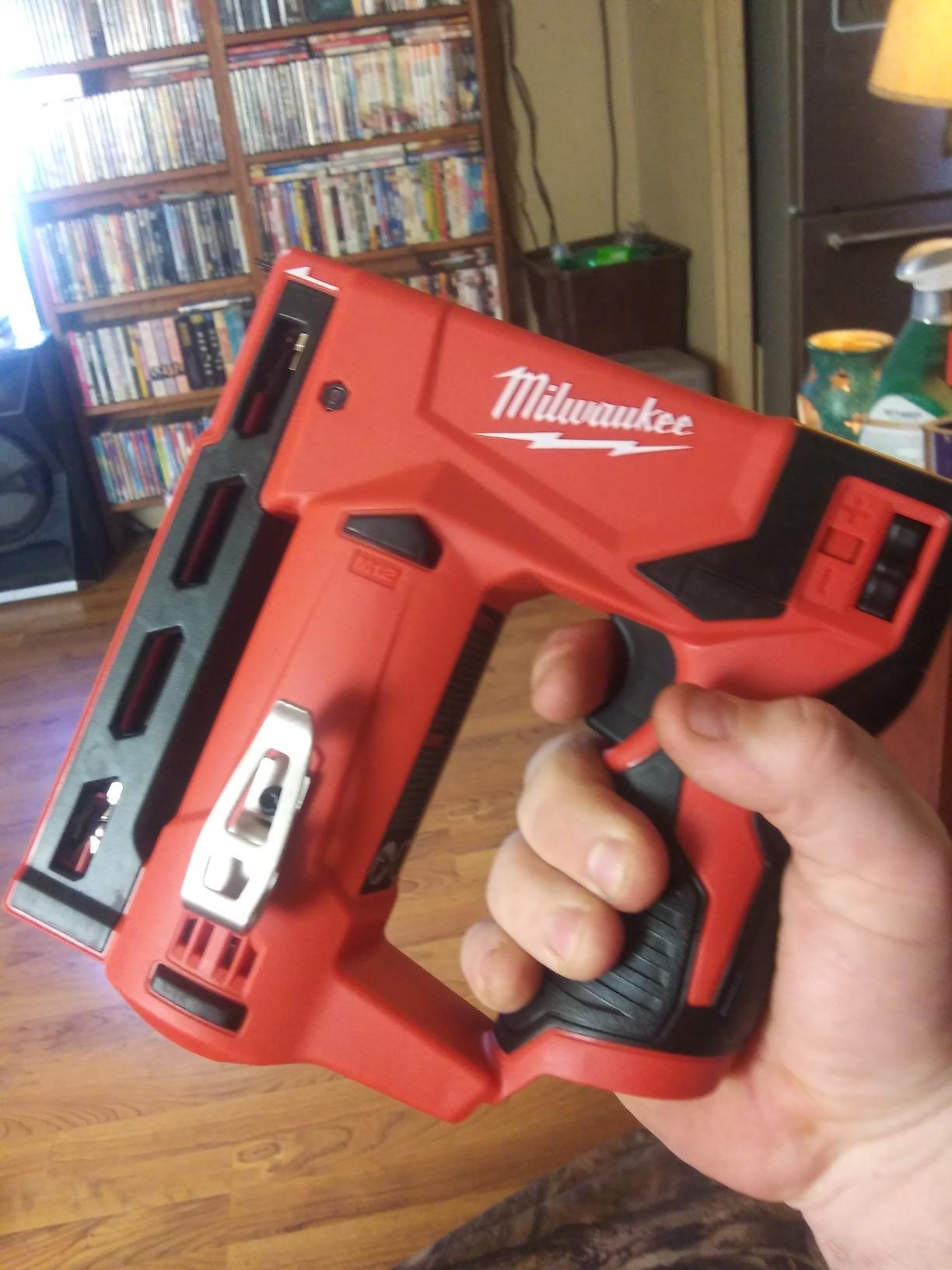 Milwaukee 2447-20 M12 3/8†Crown Stapler customer photo 1