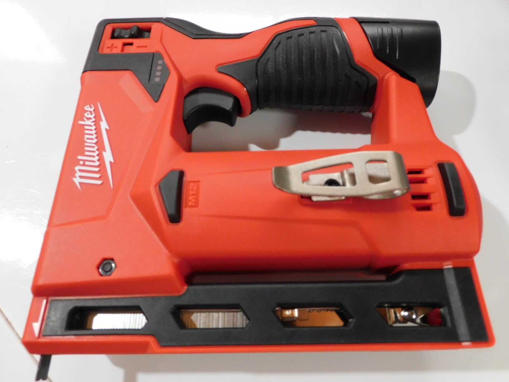 Milwaukee 2447-20 M12 3/8†Crown Stapler customer photo 2