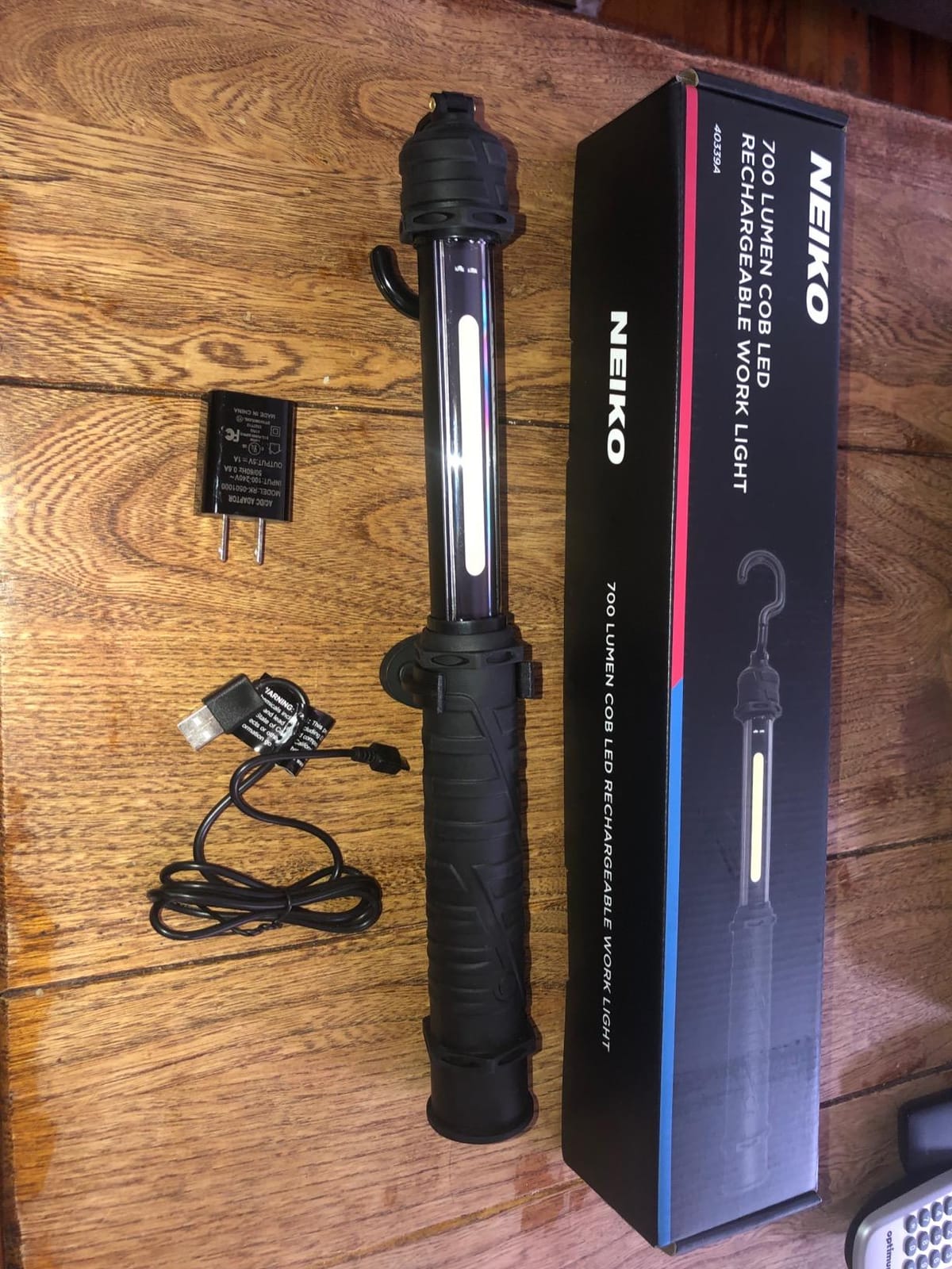 NEIKO 40339A Cordless COB LED Work Light with Rechargeable 4,400-mAh Li-ion Battery, Up to 11.5 Hours of Run Time, and Max Brightness of 1000 Lumens, Black customer photo 1