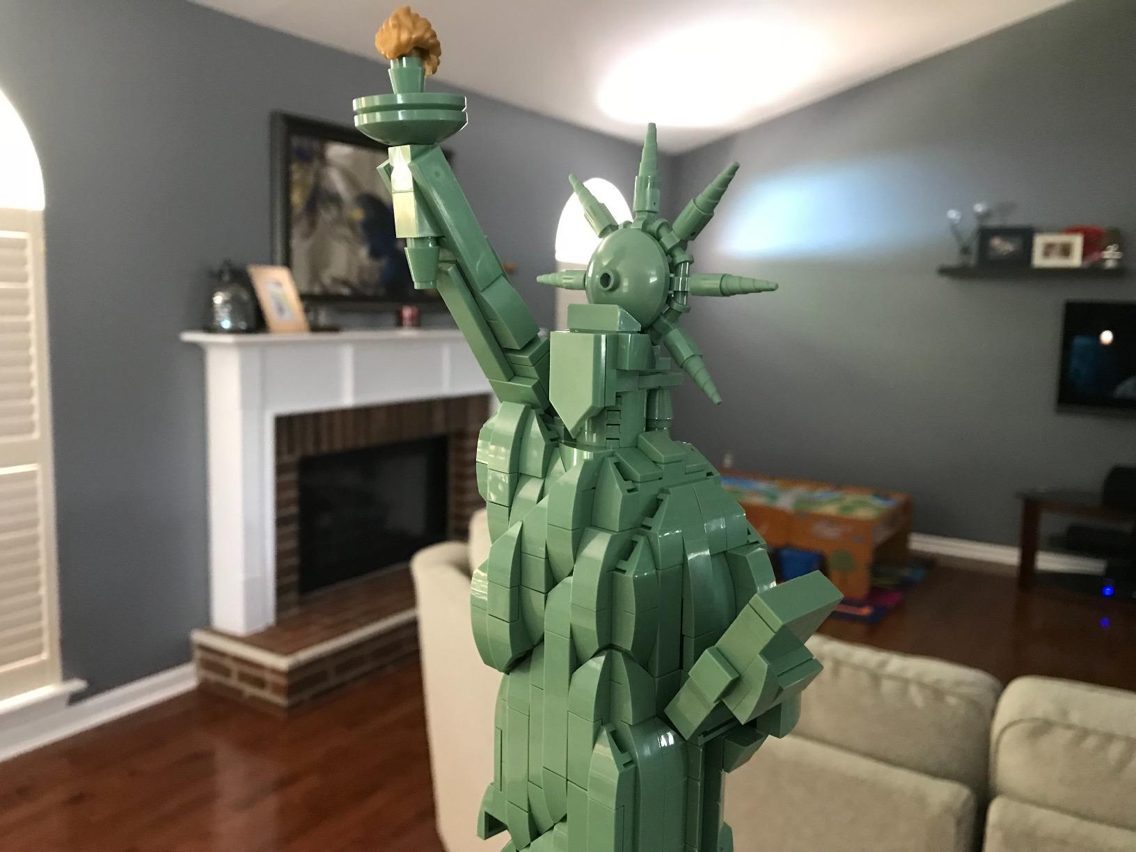 LEGO Architecture Statue of Liberty Model Building Set - Collectible New York City Souvenir, Creative Home Décor or Office Centerpiece, Great Gift Idea for Adults and Teens, 21042 customer photo 1