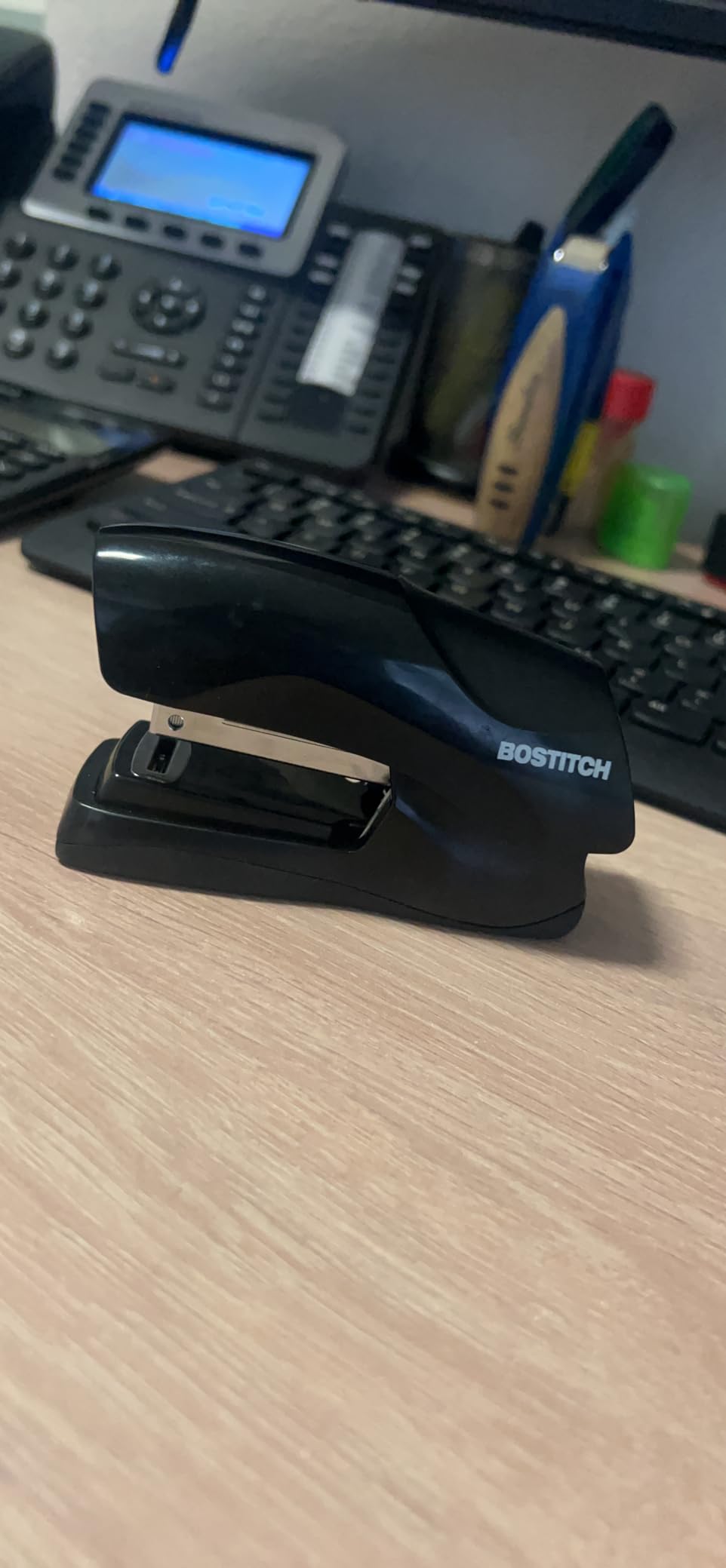 Bostitch Office Heavy Duty Stapler, 40 Sheet Capacity, No Jam, Half Strip, Fits into the Palm of Your Hand, For Classroom, Office or Desk, Black customer photo 1