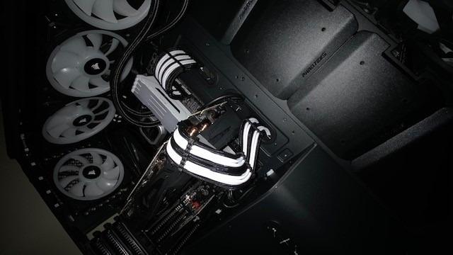 CableMod Pro ModMesh Sleeved Cable Extension Kit (Blood Red) customer photo 2