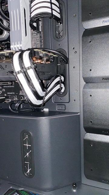 CableMod Pro ModMesh Sleeved Cable Extension Kit (Black) | Paracord sleeved 8+8-pin PCIe extension kit. Extends standard 8-pin PCIe connectors customer photo 2