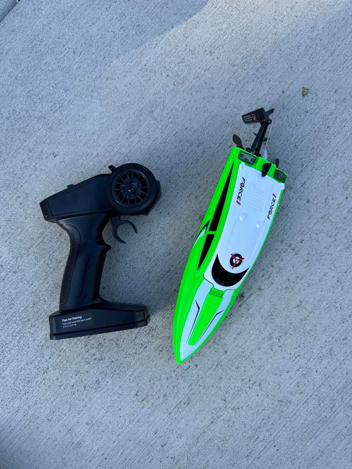 Force1 Velocity Green Fast RC Boat- Remote Control Boats for Adults and Kids, Underwater Speed Racing Mini RC Toy for Pools and Lakes, 2.4GHZ Transmitter, 2 Rechargeable Batteries, Low Battery Alert customer photo 2