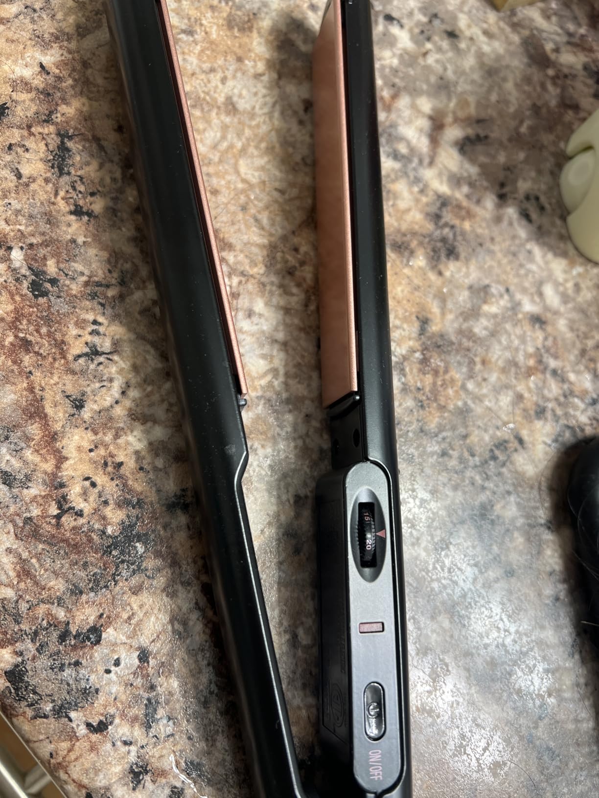 INFINITI PRO CONAIR Rose Gold Ceramic Flat Iron Hair Straightener, 1-Inch Flat Iron with Extra-Long Plates, including a Floating Plate, Advanced Heat Technology, Black customer photo 1