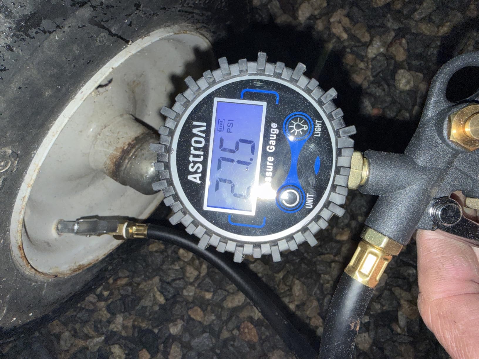 AstroAI Digital Tire Pressure Gauge with Inflator, 3-250 PSI Air Chuck & Compressor Accessories Heavy Duty with Quick Connect Coupler, 0.1 Display Resolution, 1pack customer photo 1
