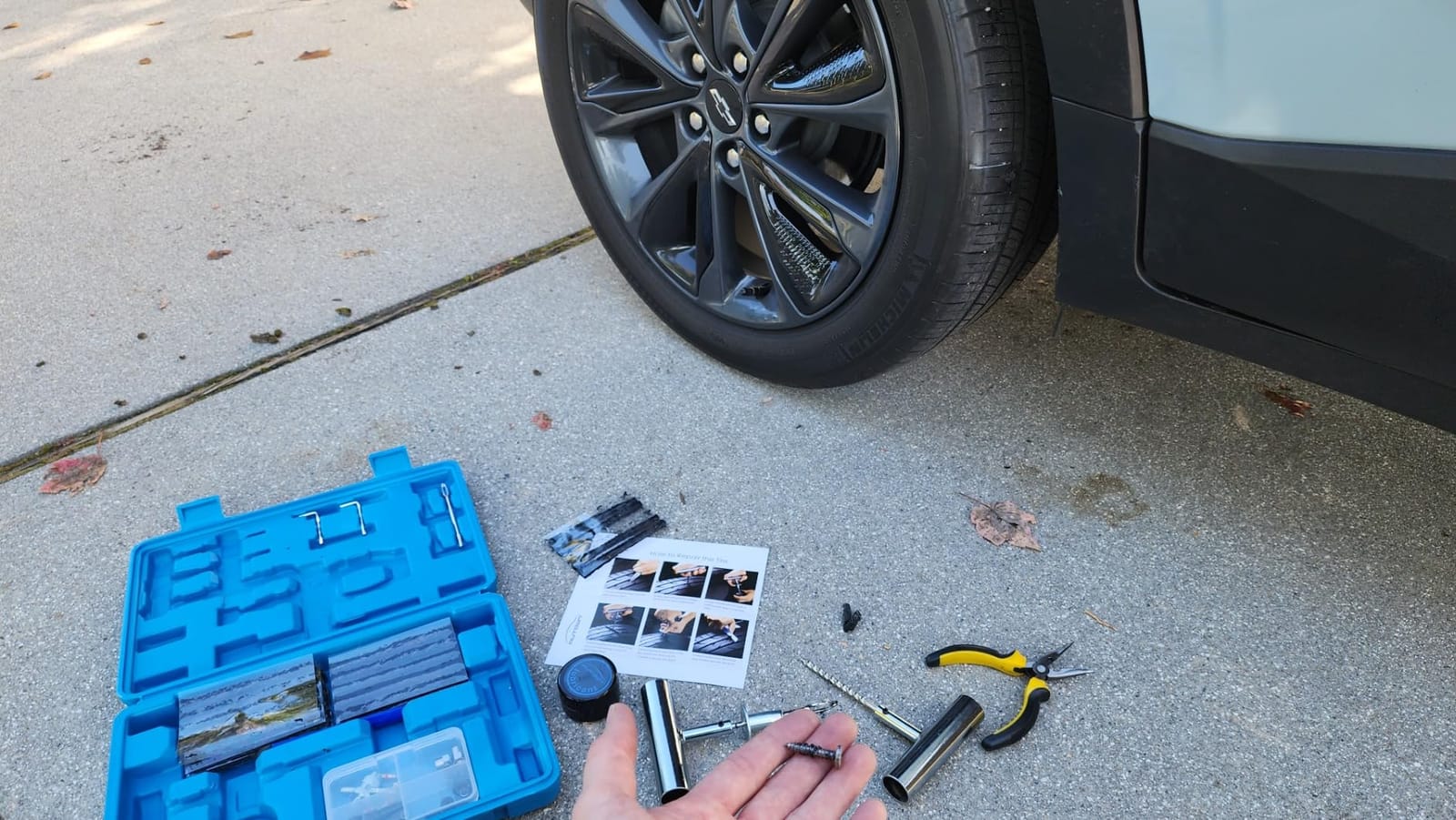 AUTOWN Flat Tire Repair Kit 68pcs, Heavy Duty Tire Plug Kit to Fix Puncture customer photo 1