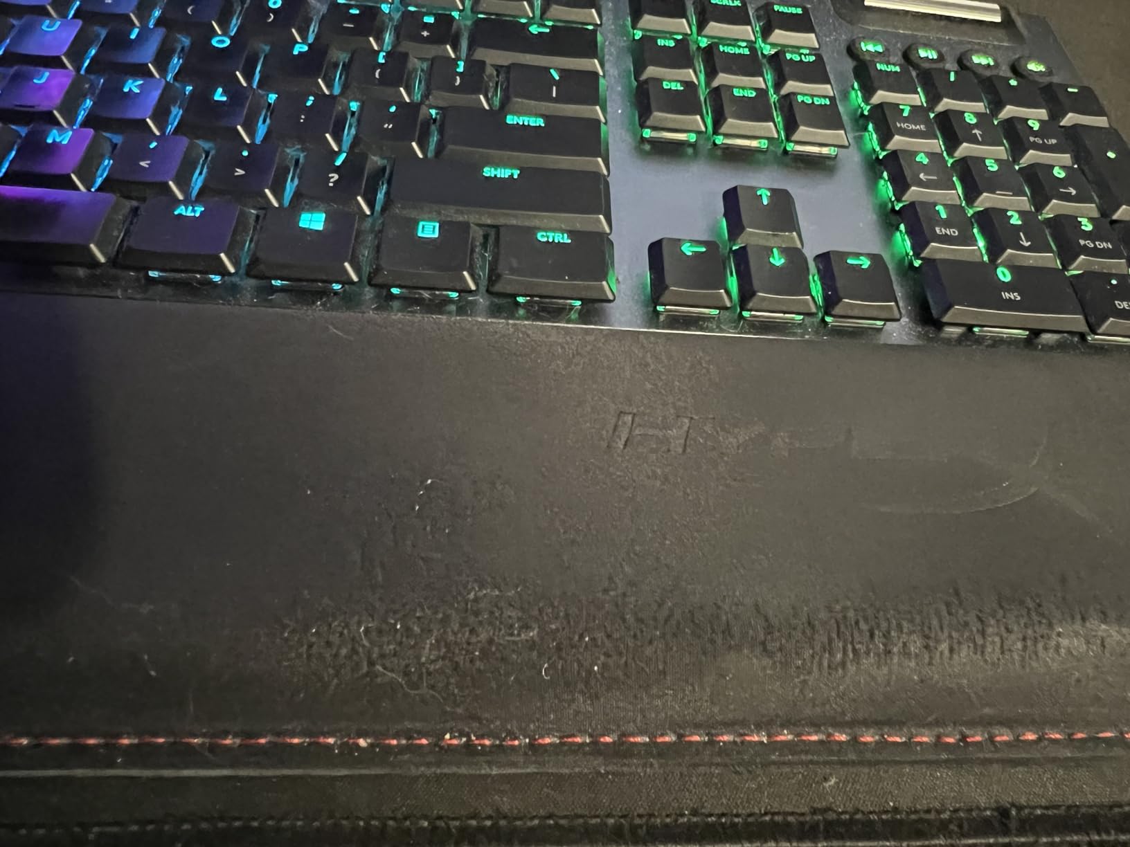 HyperX Wrist Rest - Full Sized - Cooling Gel - Memory Foam - Anti-Slip - Ergonomic - Keyboard Accessory, Black customer photo 1