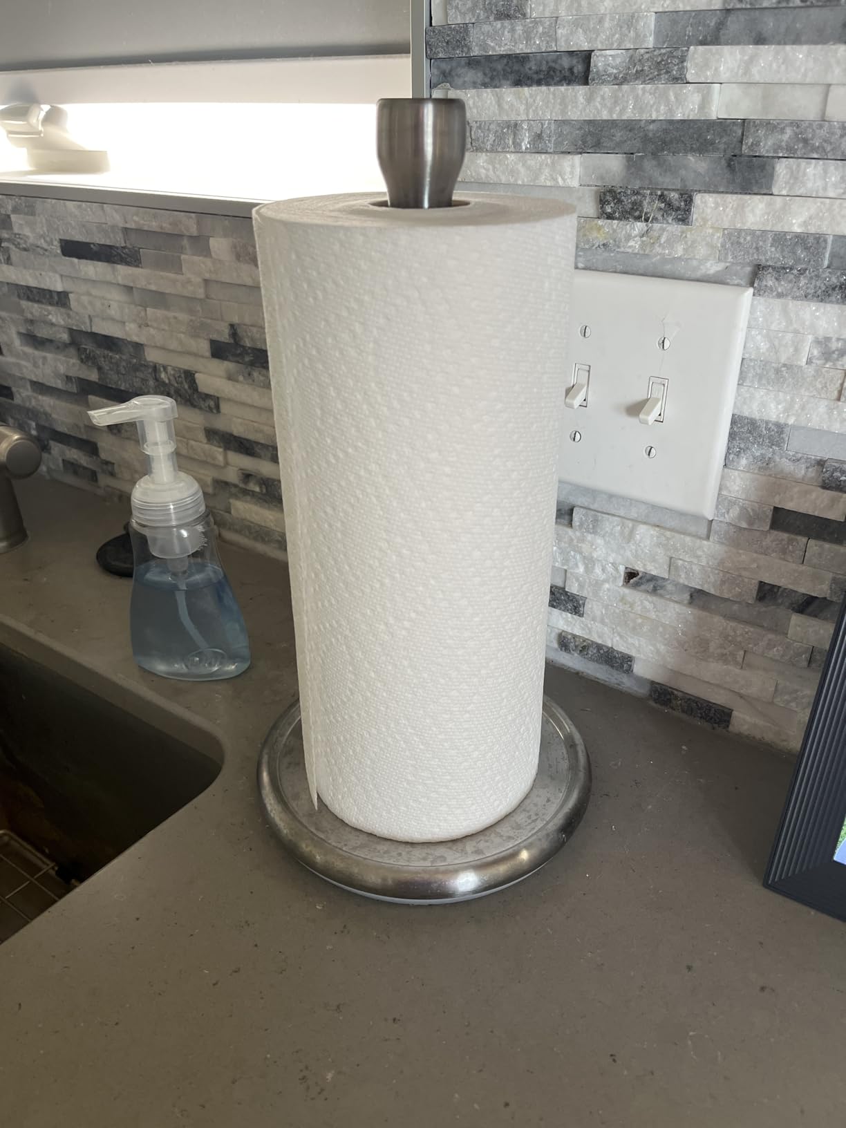 OXO Good Grips Steady Paper Towel Holder for Countertops with Weighted Base | Non-slip Base, One-handed Tear, Fits Standard and Jumbo Rolls, Rust-Resistant, Stainless Steel, for Kitchen, Bathrooms & More customer photo 2