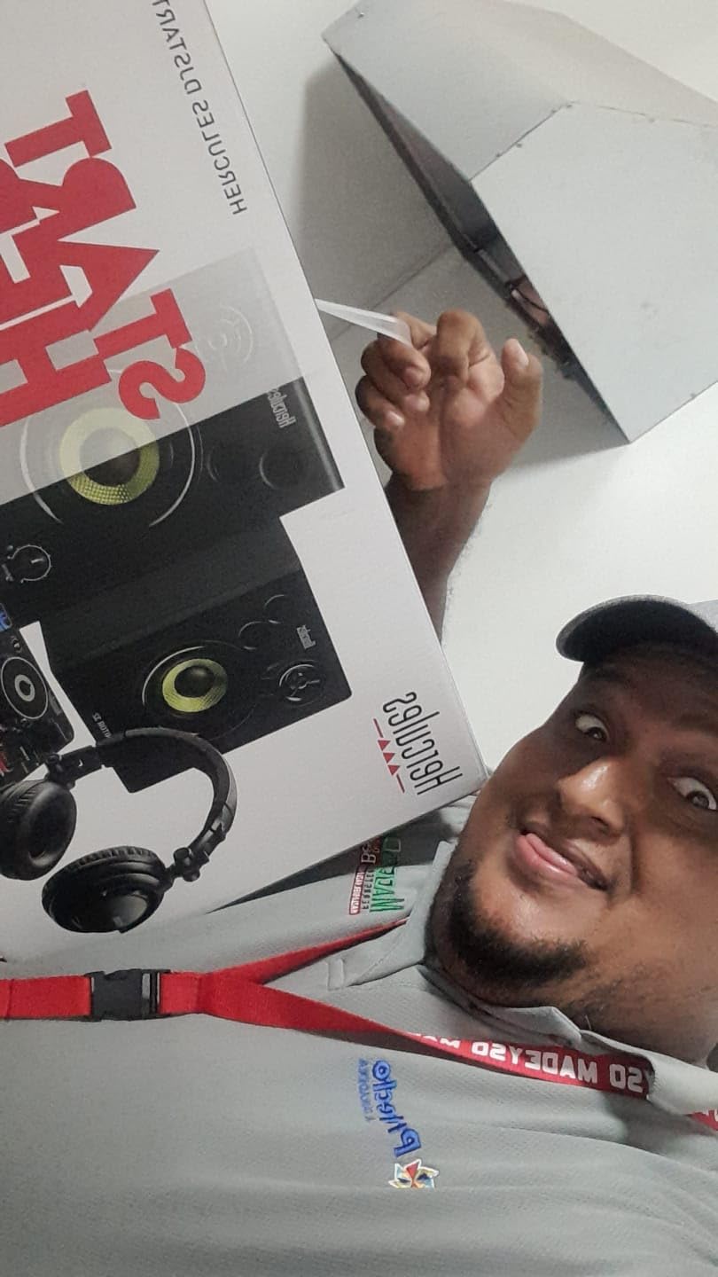 Hercules DJ Starter Kit | Starlight USB DJ Controller with Serato DJ Lite Software, 15-Watt Monitor Speakers, and Sound-Isolating Headphones customer photo 2