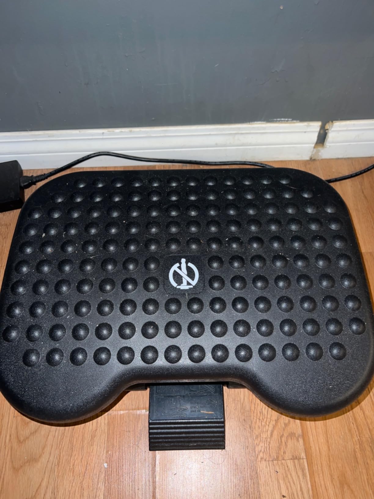 HUANUO Adjustable Foot Rest for Under Desk with Massage Surface and Tilt customer photo 1
