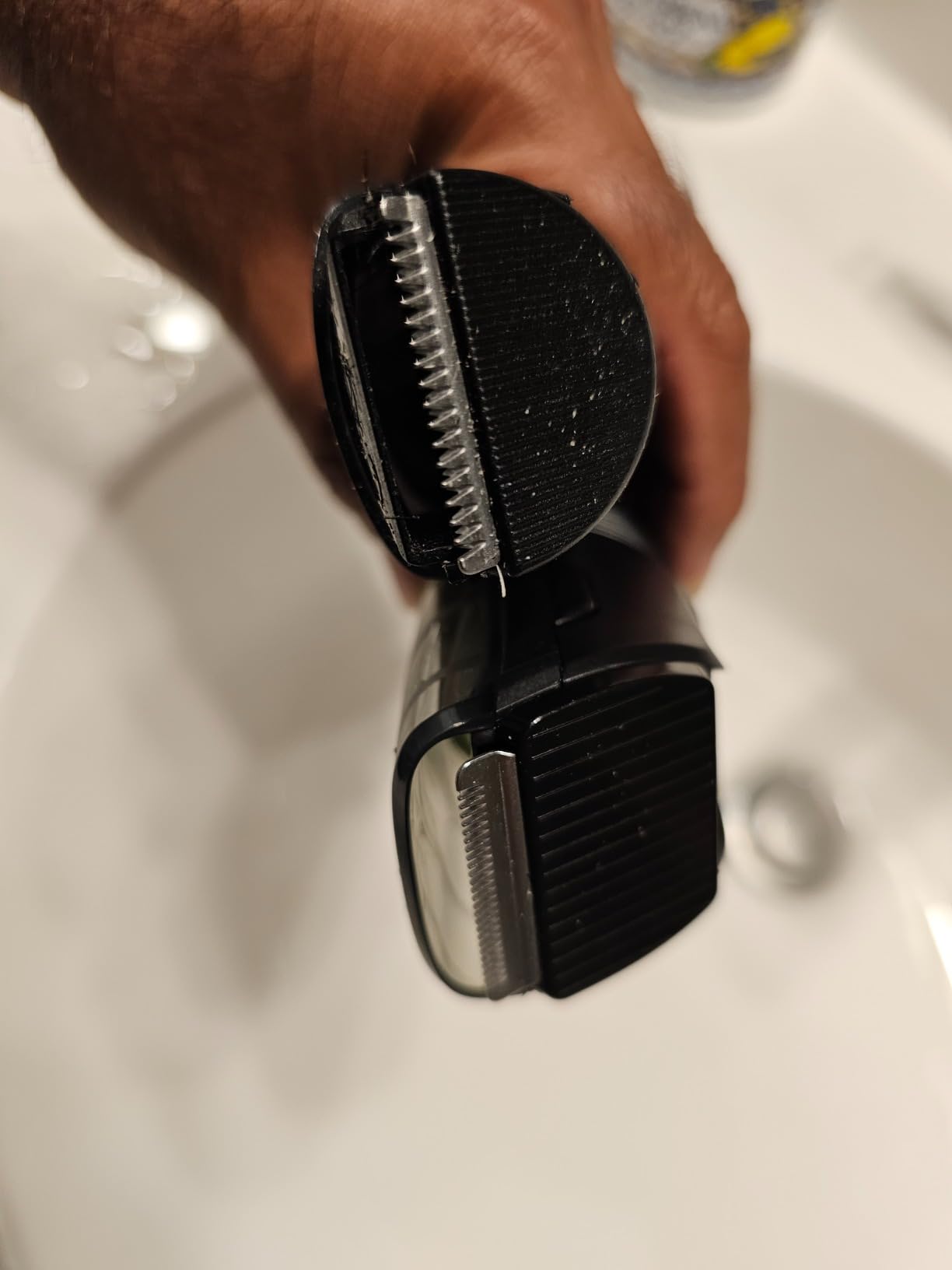 Remington Vacuum Beard Trimmer for Men, Cordless Rechargeable customer photo 2