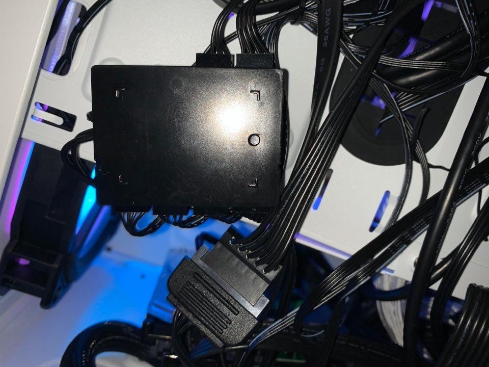 SilverStone Technology 8-Port PWM Fan Hub/Splitter for 4-Pin & 3-Pin Fans in Black SST-CPF04-USA customer photo 2