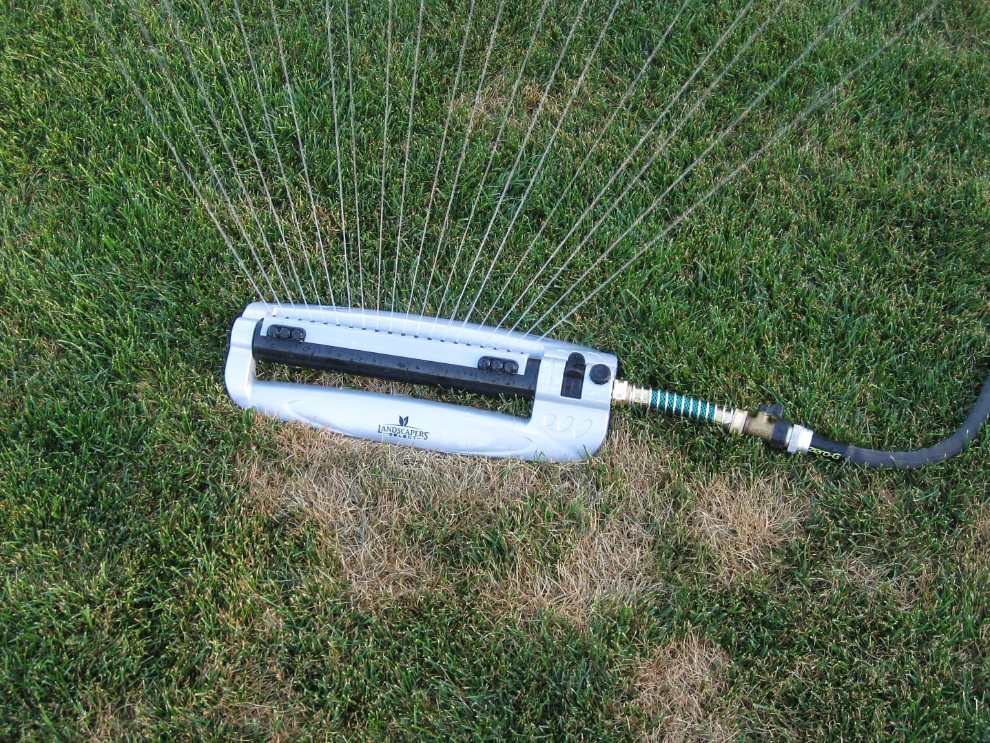 Rocky Mountain Goods Metal Oscillating Lawn Sprinkler - Rust-Proof Aluminum Base - 4,100 Sq. Ft. Coverage - Easy Adjust Range Control - Built-in Spray Jet Cleaning Needle customer photo 2
