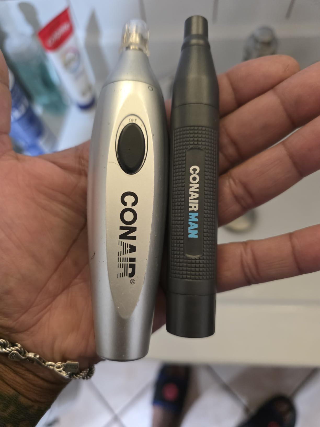 ConairMAN Ear and Nose Hair Trimmer for Men, Cordless, 360° Bevel Blade | No-pulling ear, brow, and nose trimmer for men with long-life battery, washable trimming attachment, and storage bag customer photo 1
