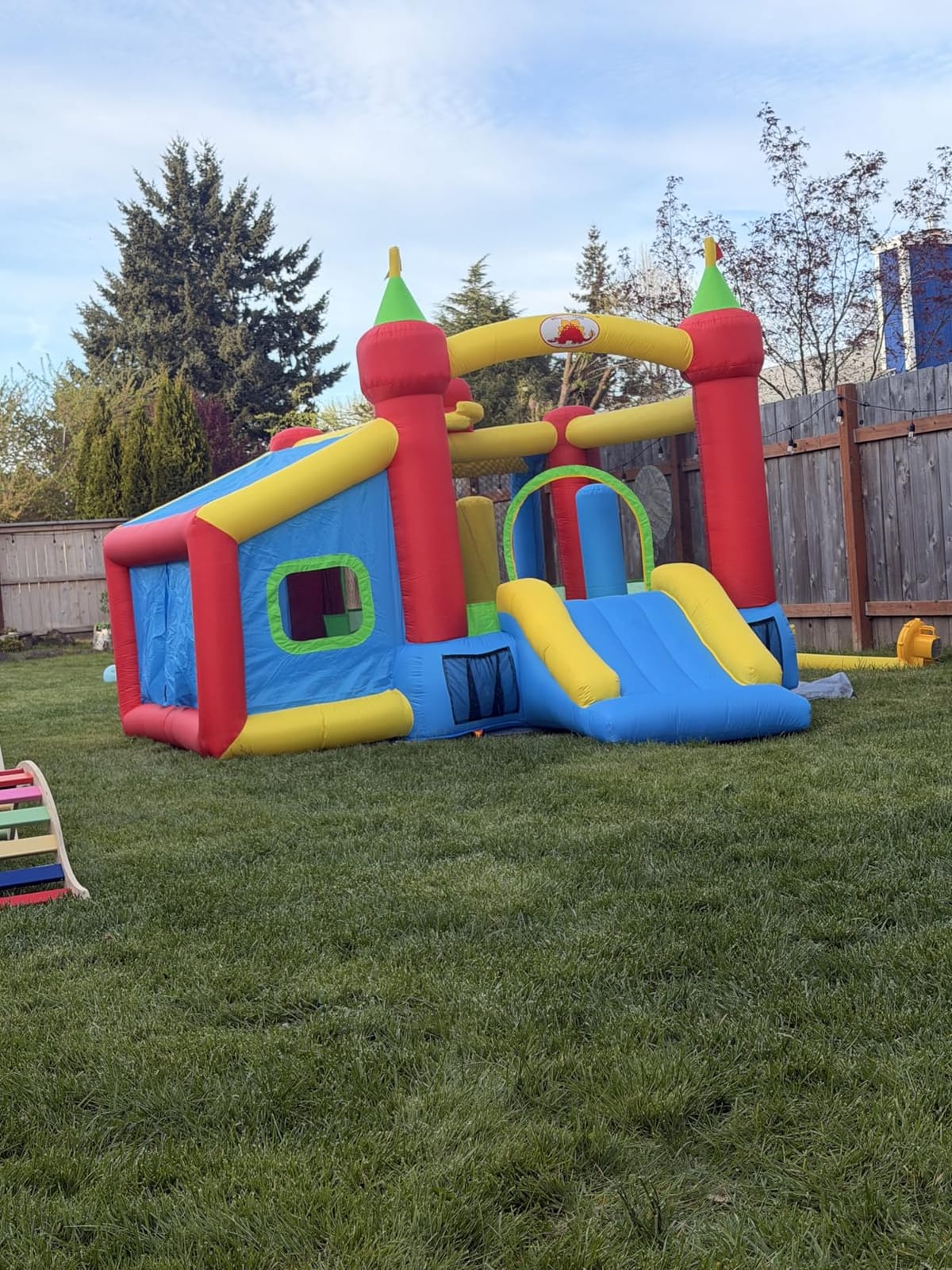 WELLFUNTIME Inflatable Bounce House with Blower customer photo 2