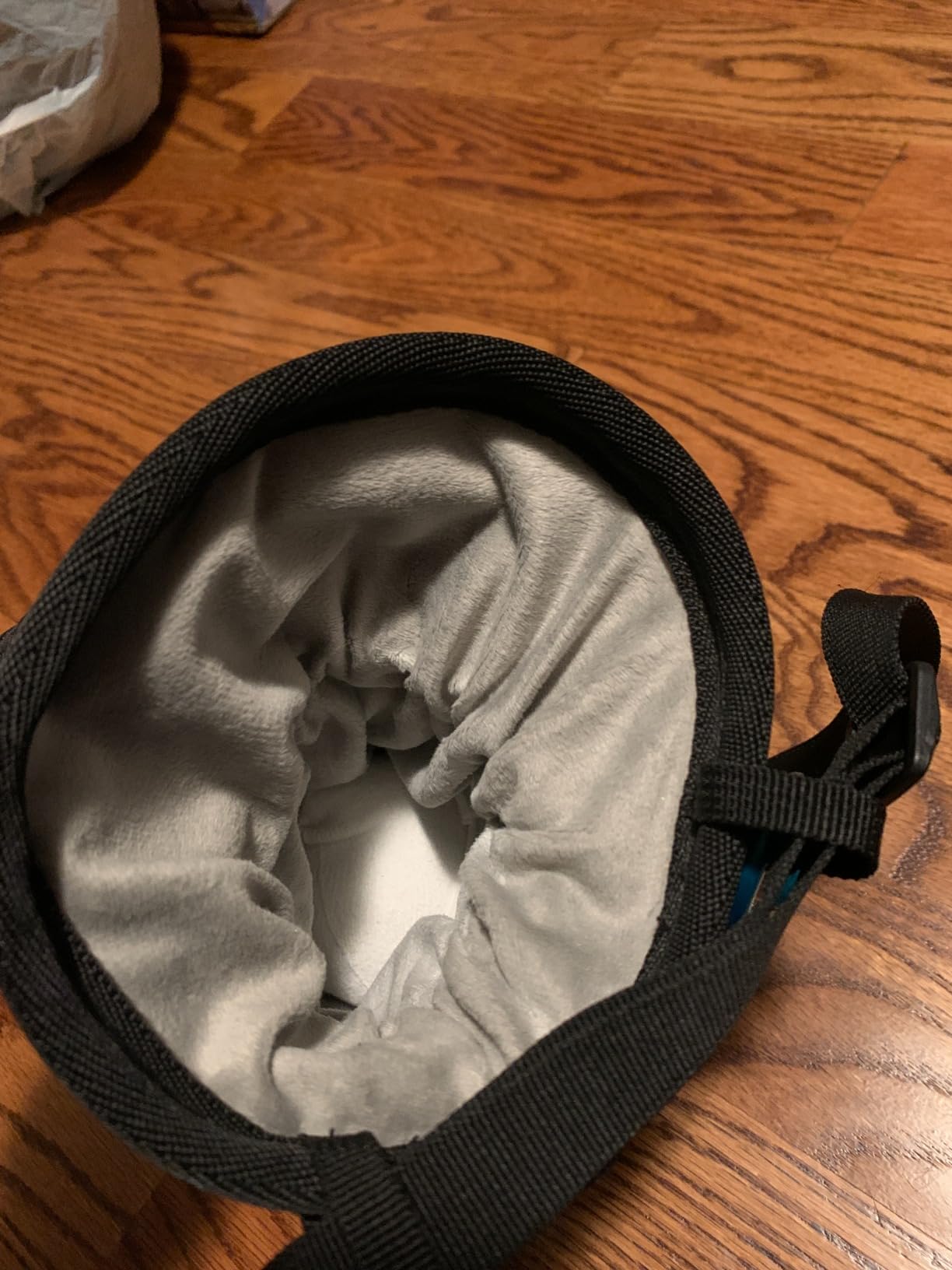 Rhino Valley Climbing Chalk Bag, No Leak Drawstring Chalk Bag with Adjustable Belt, Carabiner Clip and Zippered Pockets Chalk Bag for Rock Climbing, Cross Fit, Weight Lifting & More customer photo 2