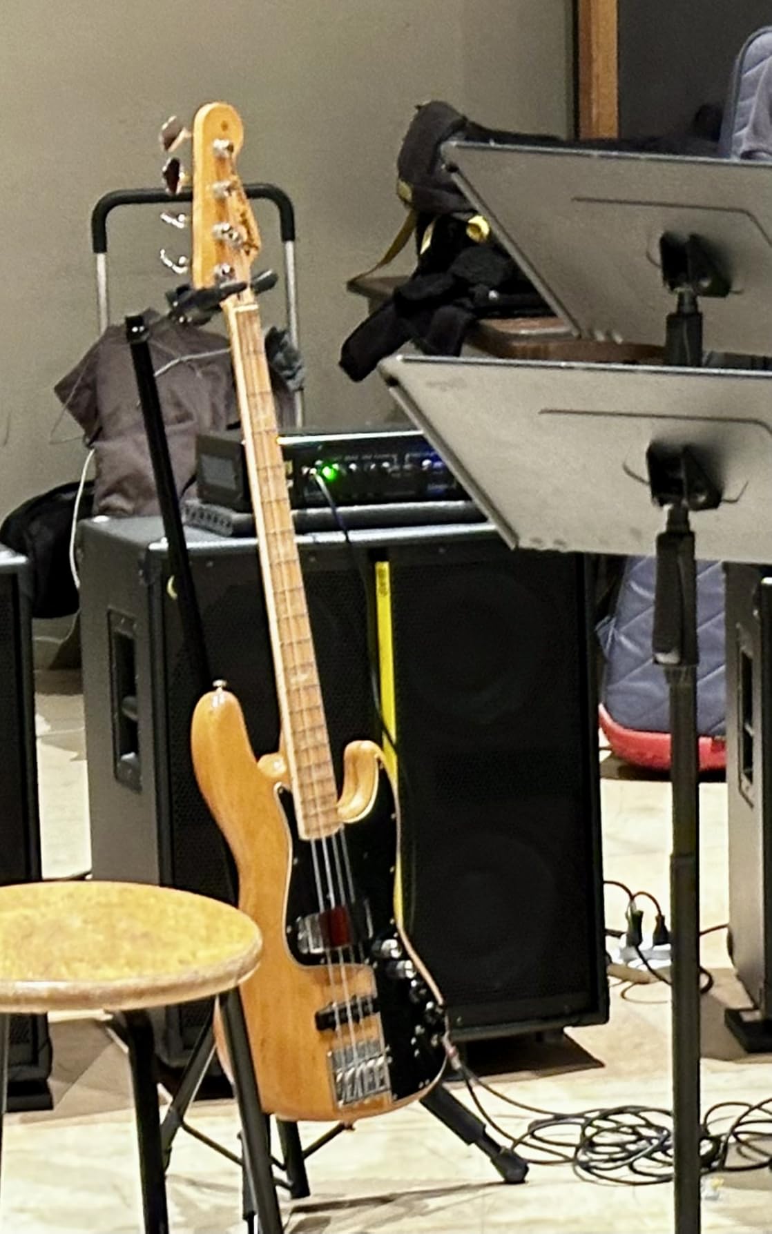 Hercules Stands GS415B PLUS Single Guitar Stand with Auto Grip System and Foldable Yoke customer photo 2