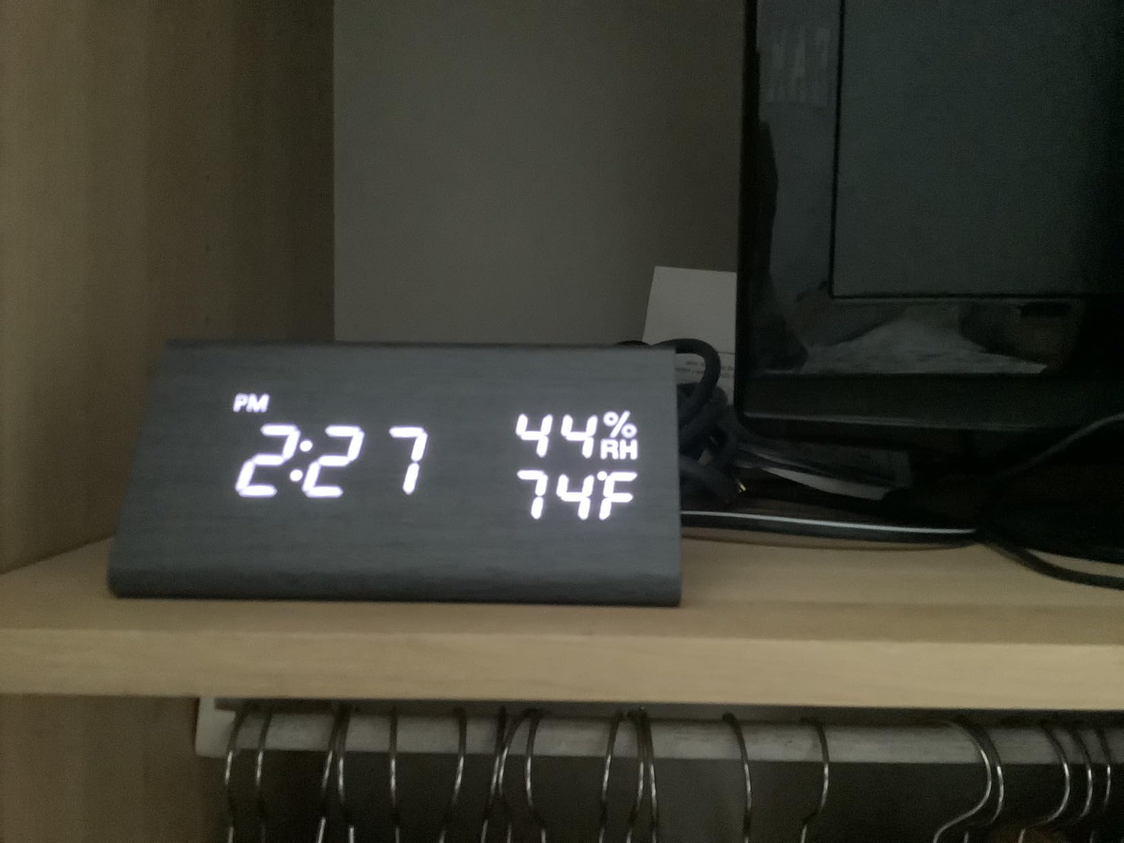 JALL Wooden Digital Alarm Clock for Bedrooms and Office, 3 Alarms with Big Digits, Humidity and Temperature Display, 6-Level Dimmer, Snooze, Loud Desk Clock for Heavy Sleepers, Plug in (Black) customer photo 2