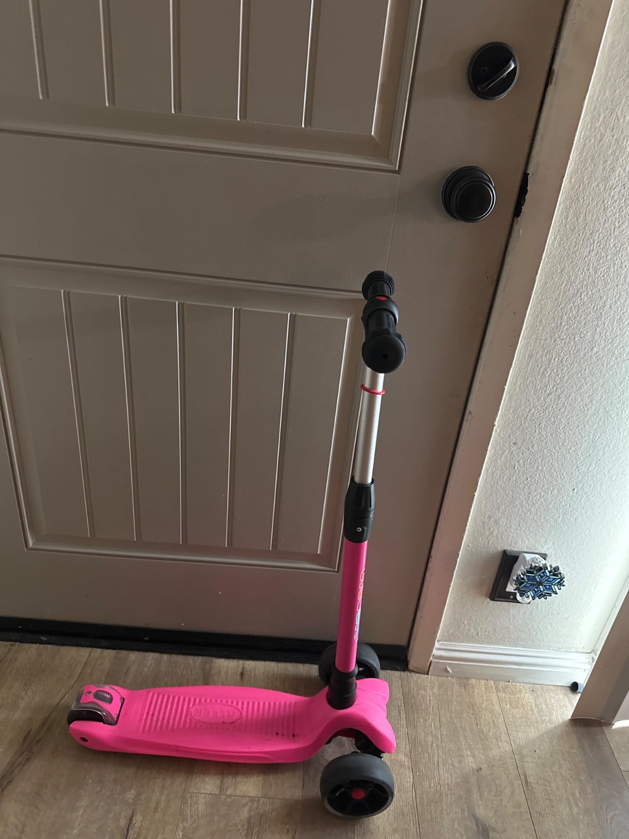 Allek Kick Scooter B02, Lean 'N Glide Scooter with Extra Wide PU Light-Up Wheels and 4 Adjustable Heights for Children from 3-12yrs (Black) customer photo 1