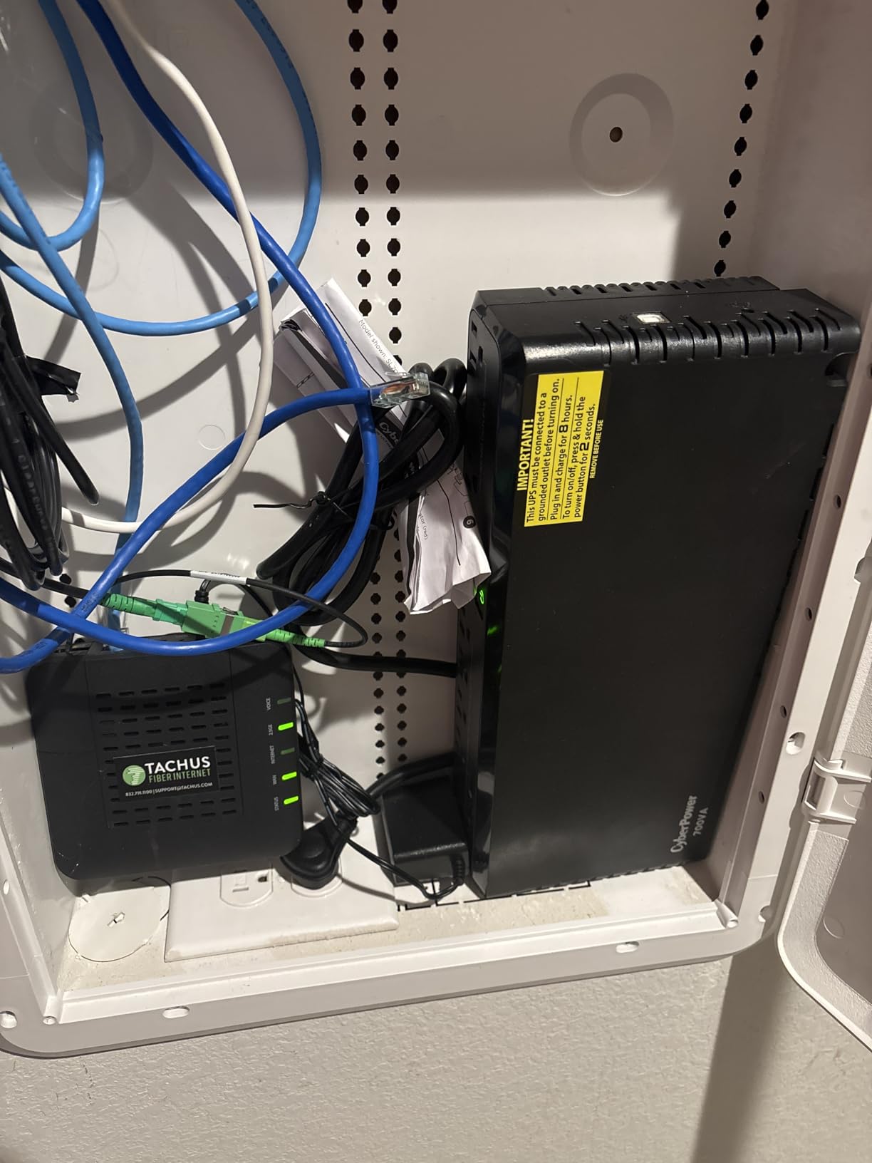 CyberPower SL700U Standby UPS Battery Backup and Surge Protector, 700VA/370W, 8 Outlets, Slim Profile customer photo 1