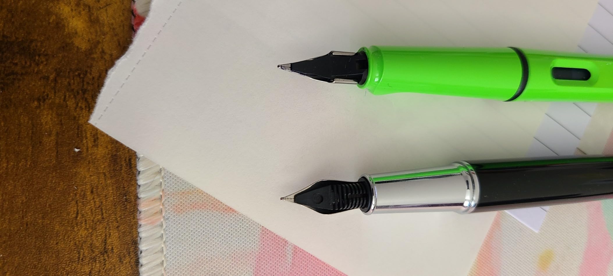 Amazon Basics Refillable Fountain Pen with Smooth Writing, Fine Point Nib, Black Ink customer photo 1