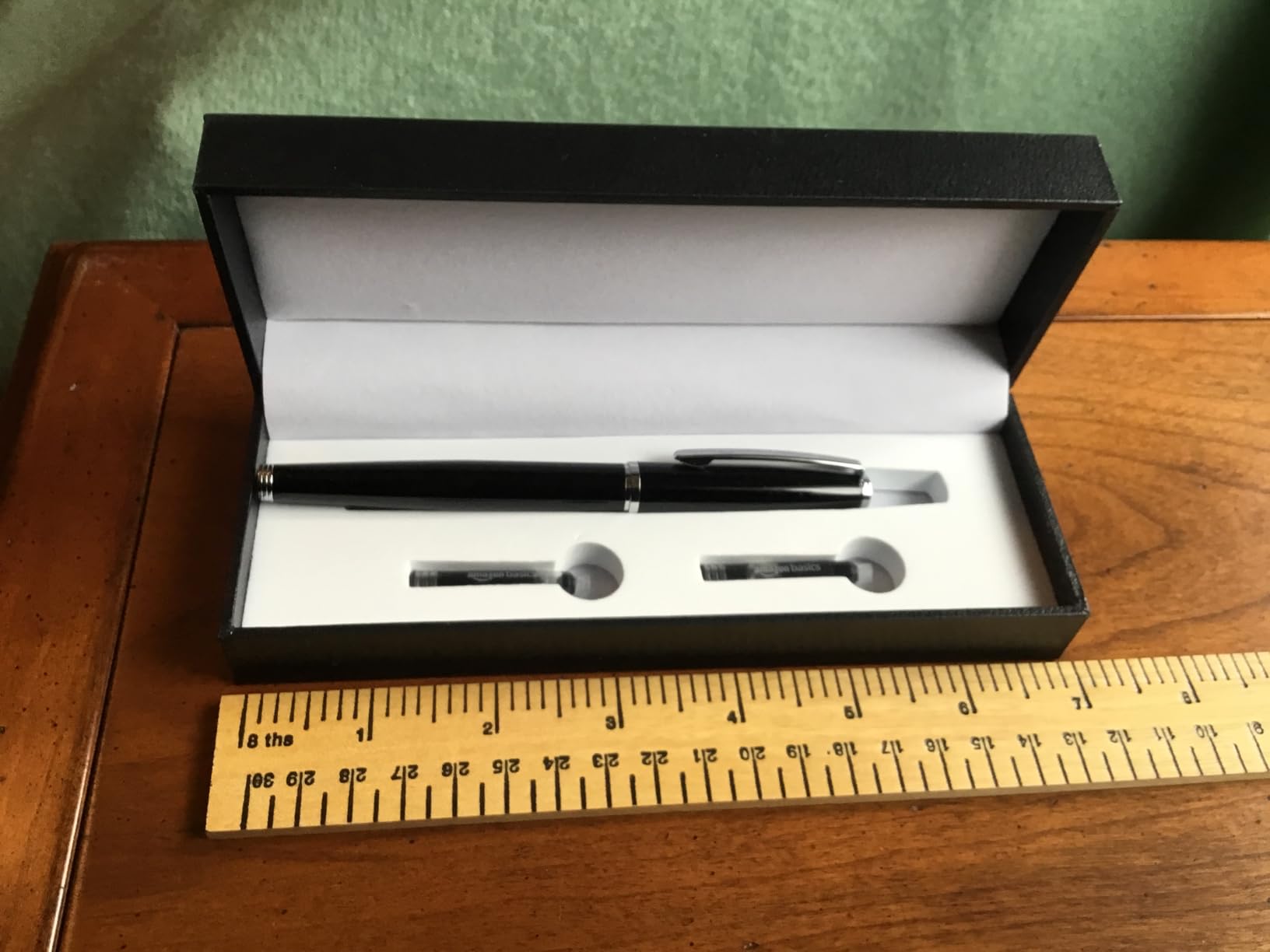 Amazon Basics Refillable Fountain Pen with Smooth Writing, Fine Point Nib, Black Ink customer photo 2