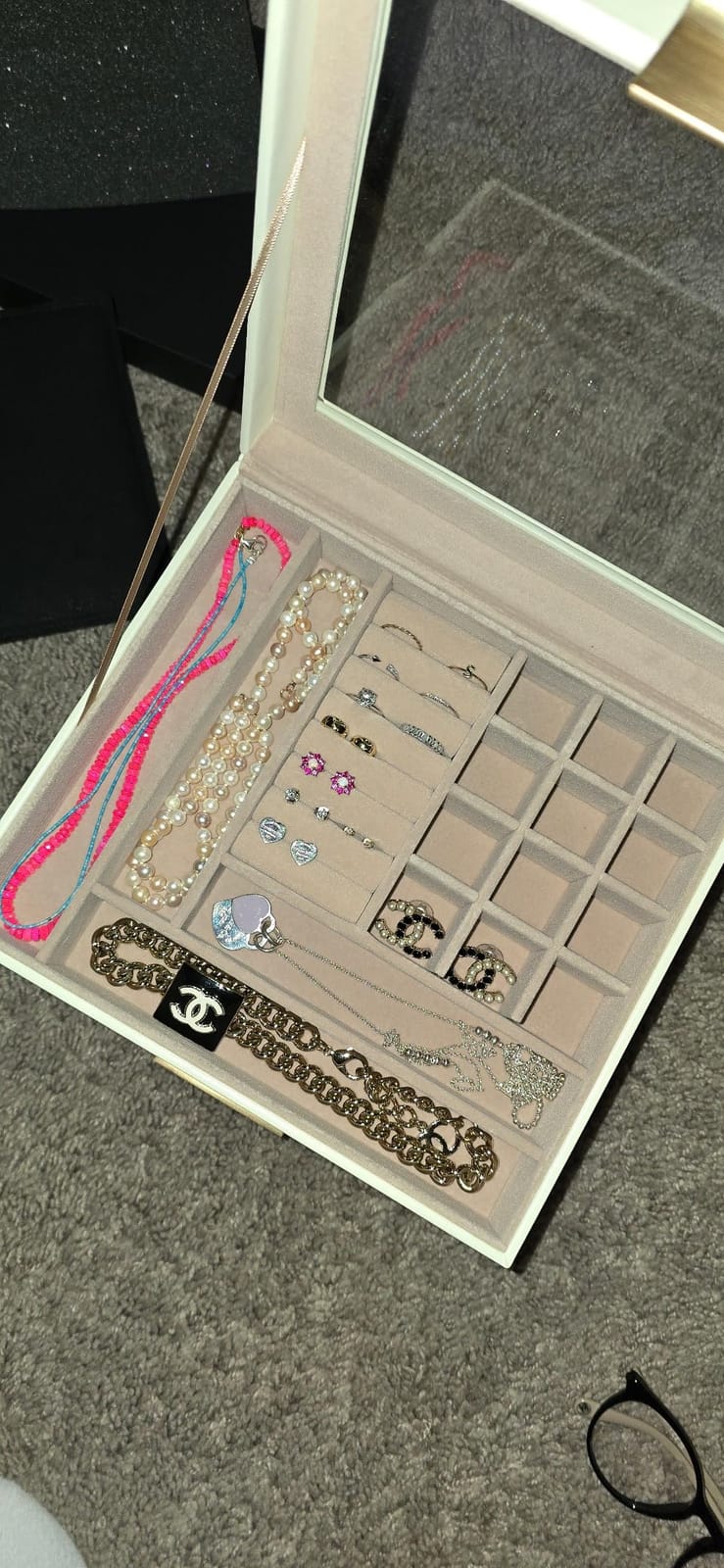 SONGMICS Jewelry Box Organizer, 3-Layer Storage with 2 Drawers, Glass Lid customer photo 2