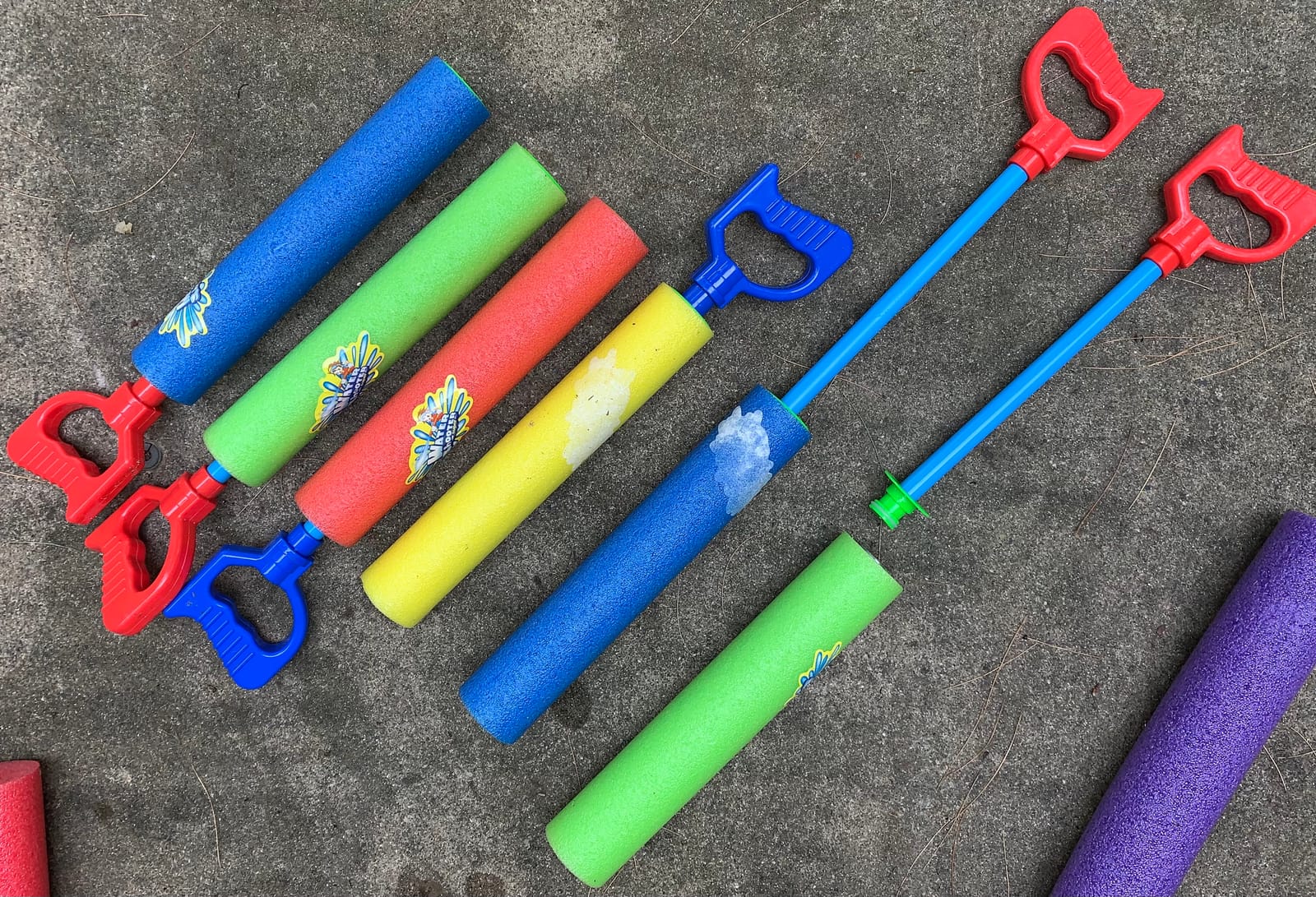 Fun-Here Water Guns Shooter 6 Pack, Super Foam Soakers Blaster Squirt Guns, Pool Noodles Toy with Plastic Handle Summer Swimming Beach Garden Fighting Game,Outdoor Toys for Kids Boys Girls Adults customer photo 1