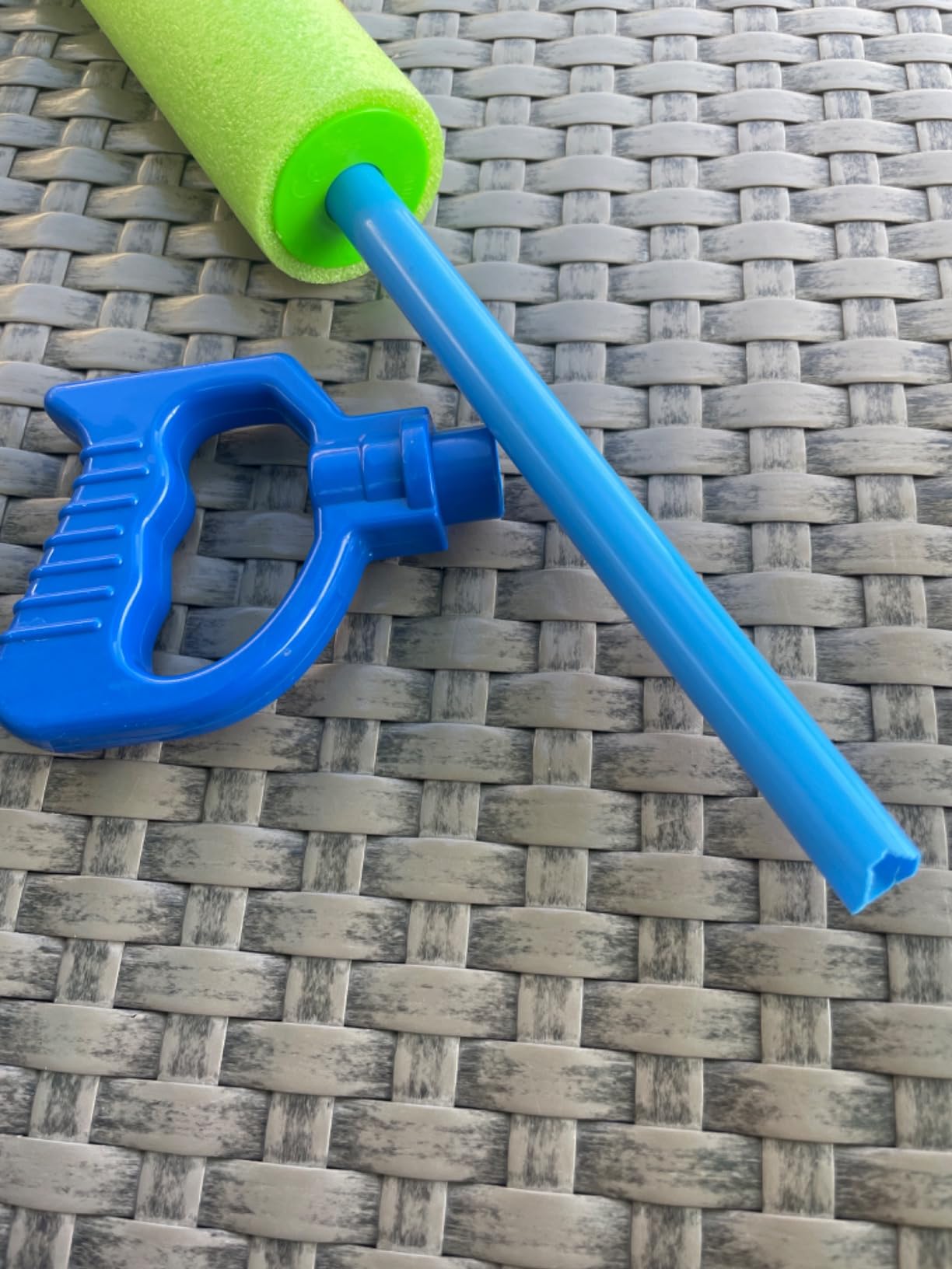 Fun-Here Water Guns Shooter 6 Pack, Super Foam Soakers Blaster Squirt Guns, Pool Noodles Toy with Plastic Handle Summer Swimming Beach Garden Fighting Game,Outdoor Toys for Kids Boys Girls Adults customer photo 2
