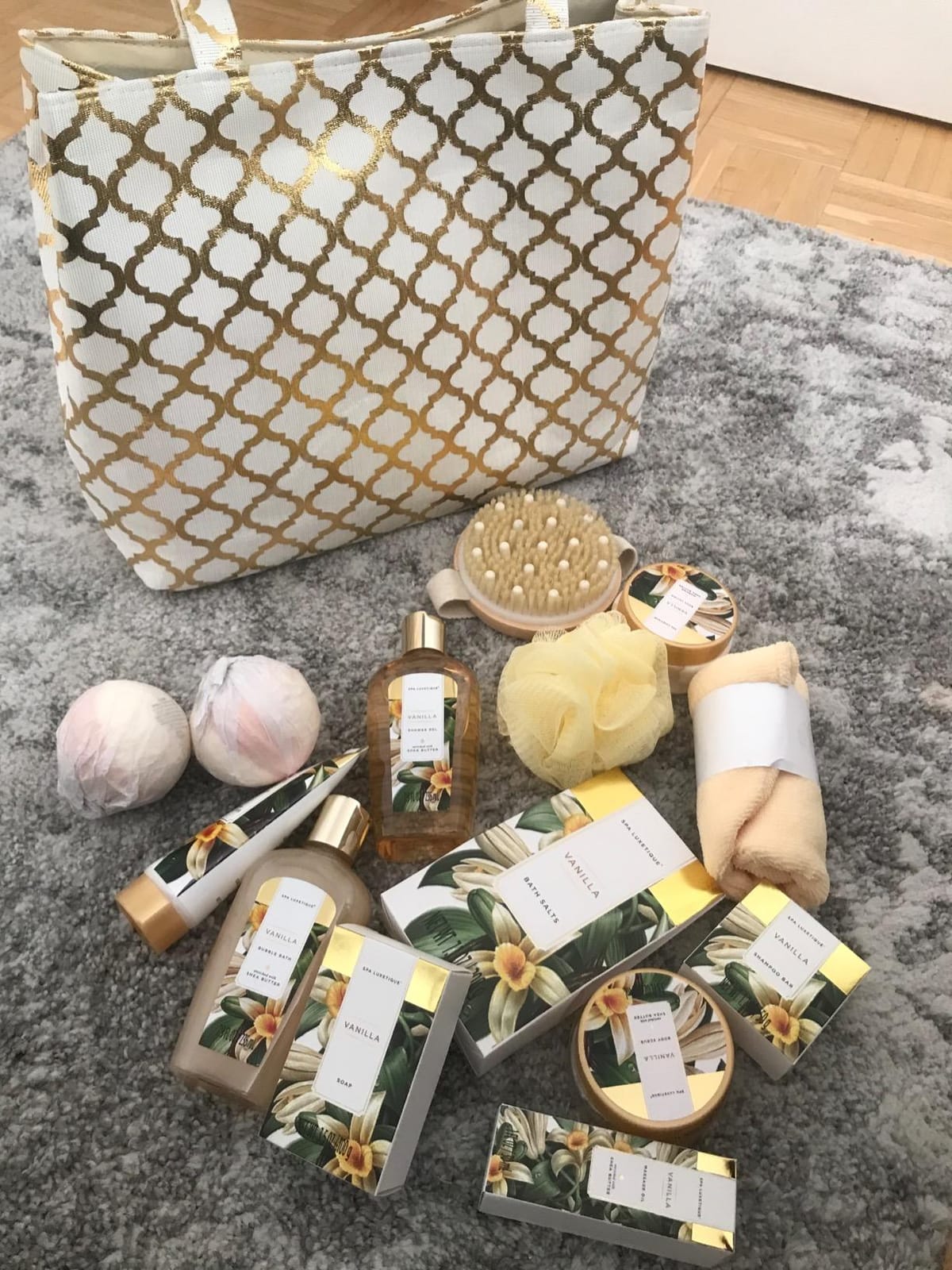 Spa Luxetique Spa Baskets for Women Gift, Womens Spa Gift Baskets, 15pcs Rose Spa Sets, Spa Kit Includes Body Oil, Bubble Bath, Bath Sets for Women, Mothers Day Gifts customer photo 1