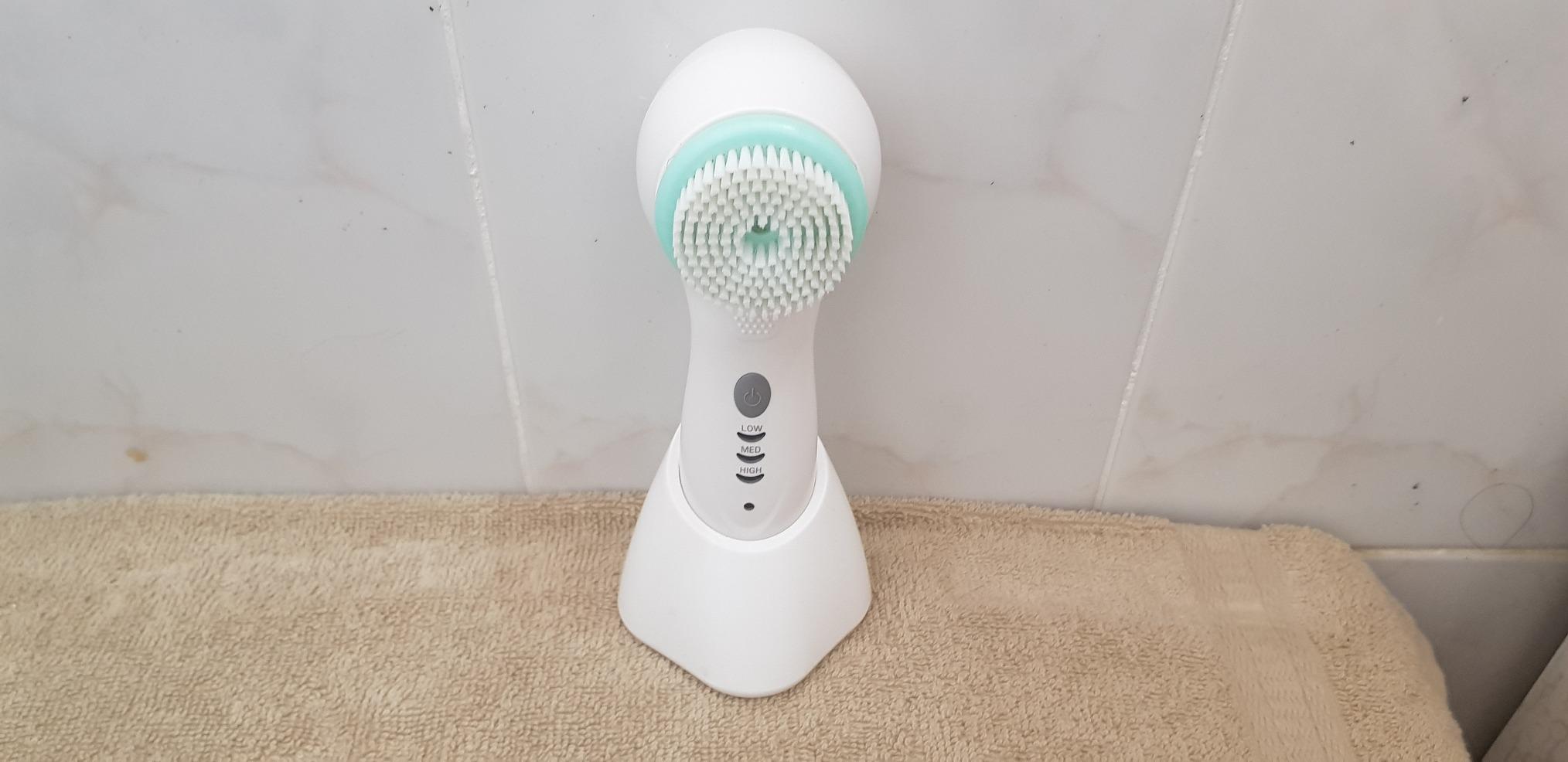 True Glow by Conair Facial Brush - Waterproof + Rechargeable customer photo 2