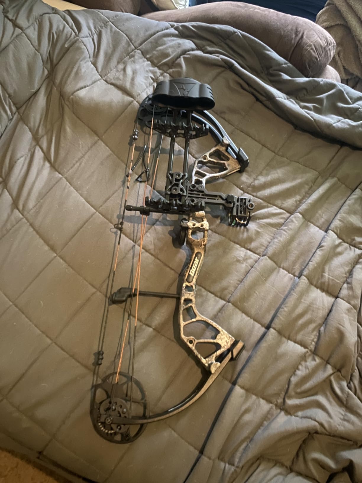 Bear Archery Royale Ready to Hunt Compound Bow Archery Set with Archery Accessories for Adults and Youths, 12”- 27” Draw Length, 5-50 Lbs Draw Weight, Up to 290 FPS customer photo 2