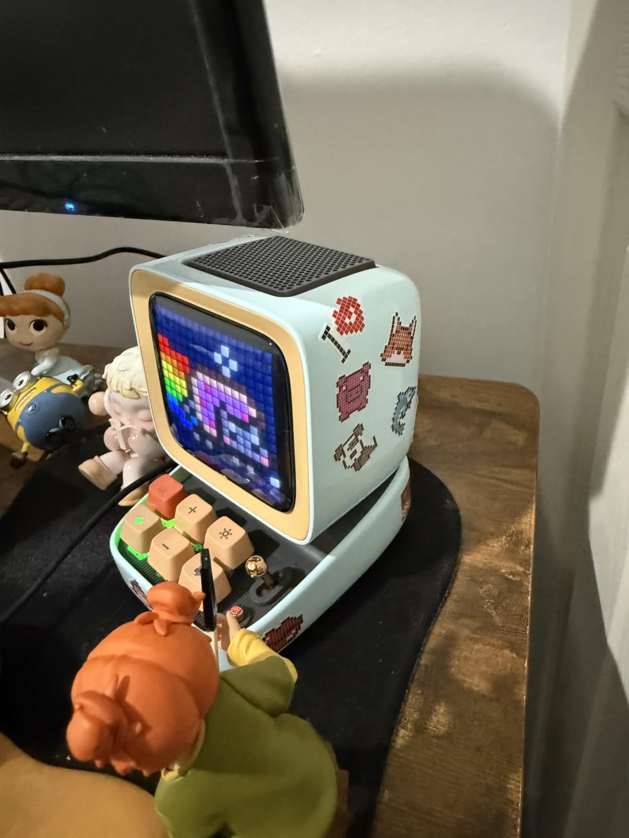 Divoom Ditoo Retro Pixel Art 15W Bluetooth Speaker,Cute Speaker with Alarm Clock,White Noise & Mini Games,Iconic Desk Setup Speaker with 16X16 LED App Controlled Front Screen,Gifts for Anyone (Black) customer photo 1