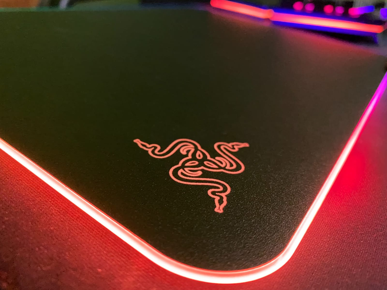 Razer Firefly Hard V2 RGB Gaming Mousepad, Customizable Chroma Lighting customer photo 1