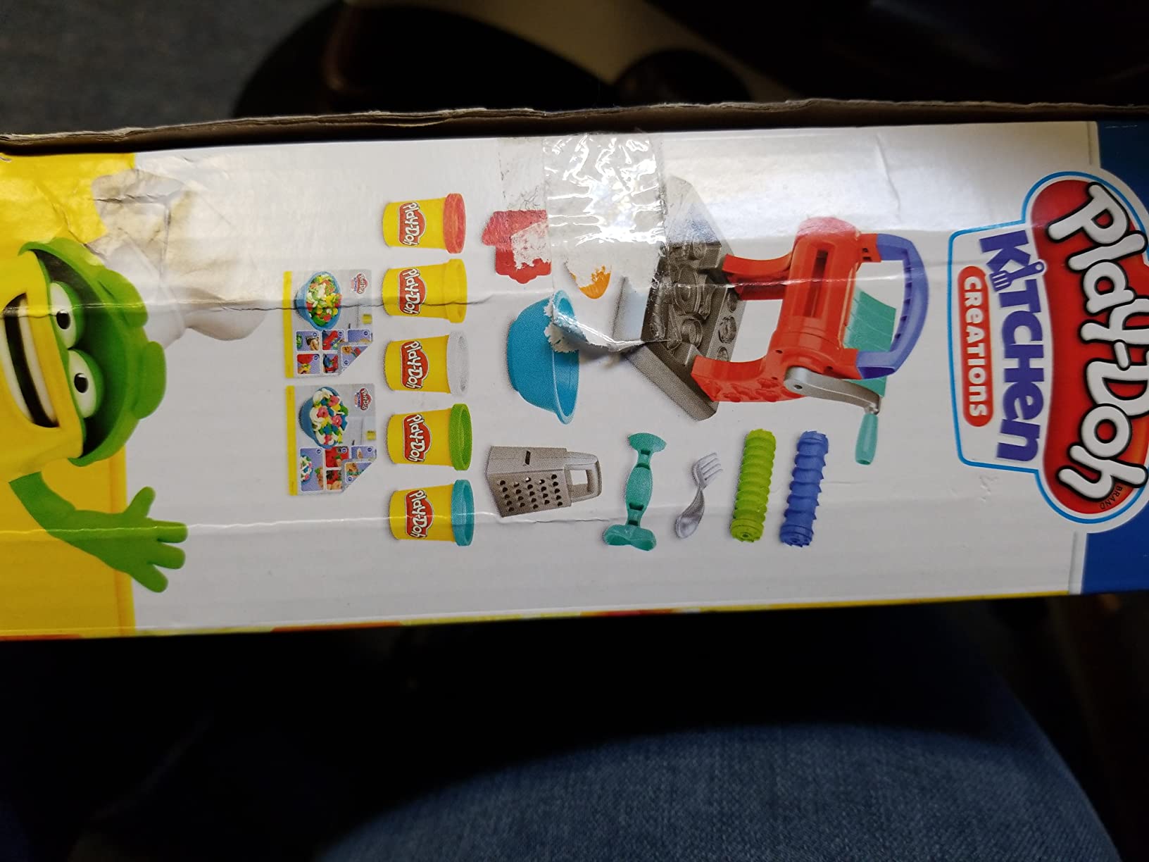 Play-Doh Kitchen Creations Noodle Party Playset for Kids 3 Years and Up with 5 Non-Toxic Colors (Amazon Exclusive) customer photo 1