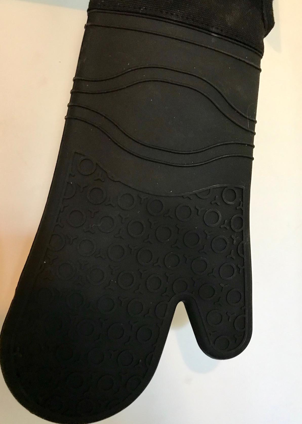 GEEKHOM 18-Inch Heat Resistant BBQ Gloves 932°F Waterproof Long Sleeve Cooking Gloves, Non-Slip Silicone Grip Grill Gloves for Grilling, Smoker, Oven, and Kitchen Use customer photo 1