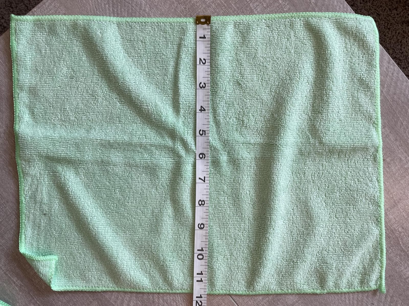 Amazon Basics Microfiber Cleaning Cloths, Ultra-Soft and Highly Absorbent, Streak-Free, Lint-Free, Scratch-Free, Washable, for Car Detailing and Glass Cleaning, 16