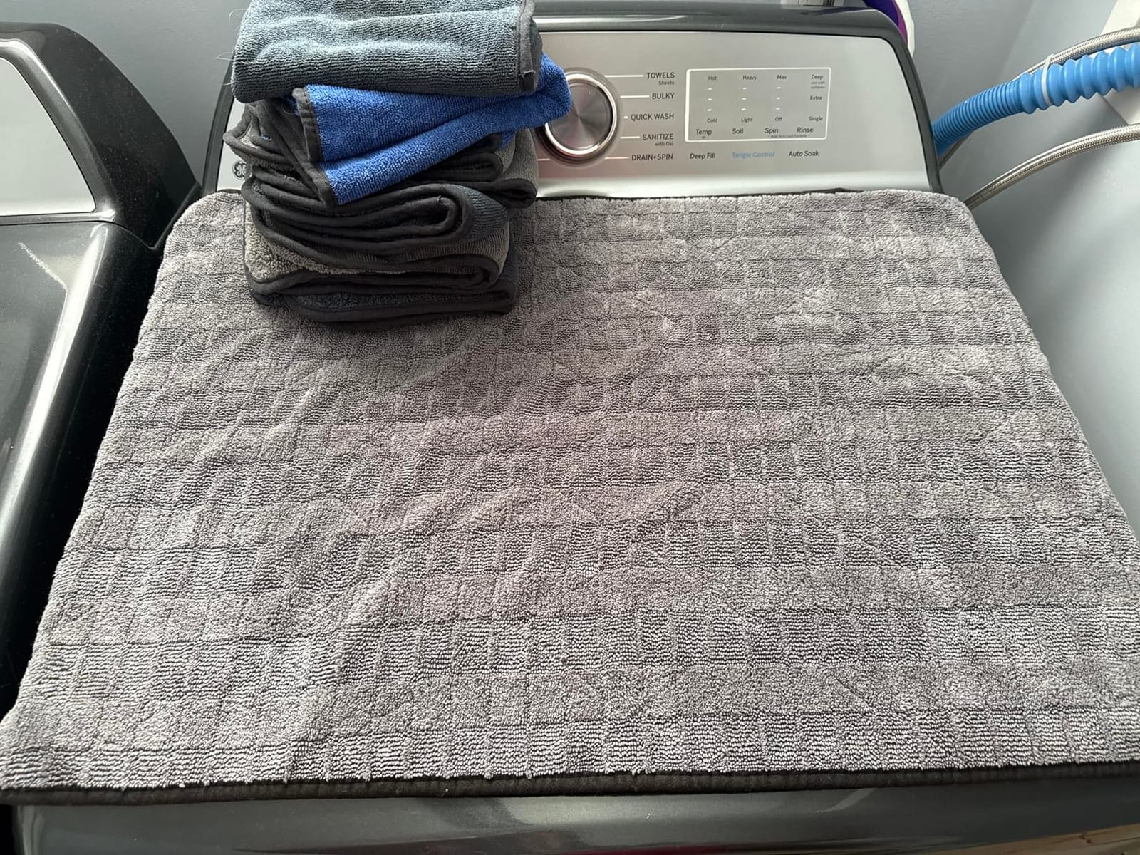 The Rag Company Gauntlet Car Drying Towel, Ice Grey/Grey, 30x36 in, 1-Pack customer photo 2