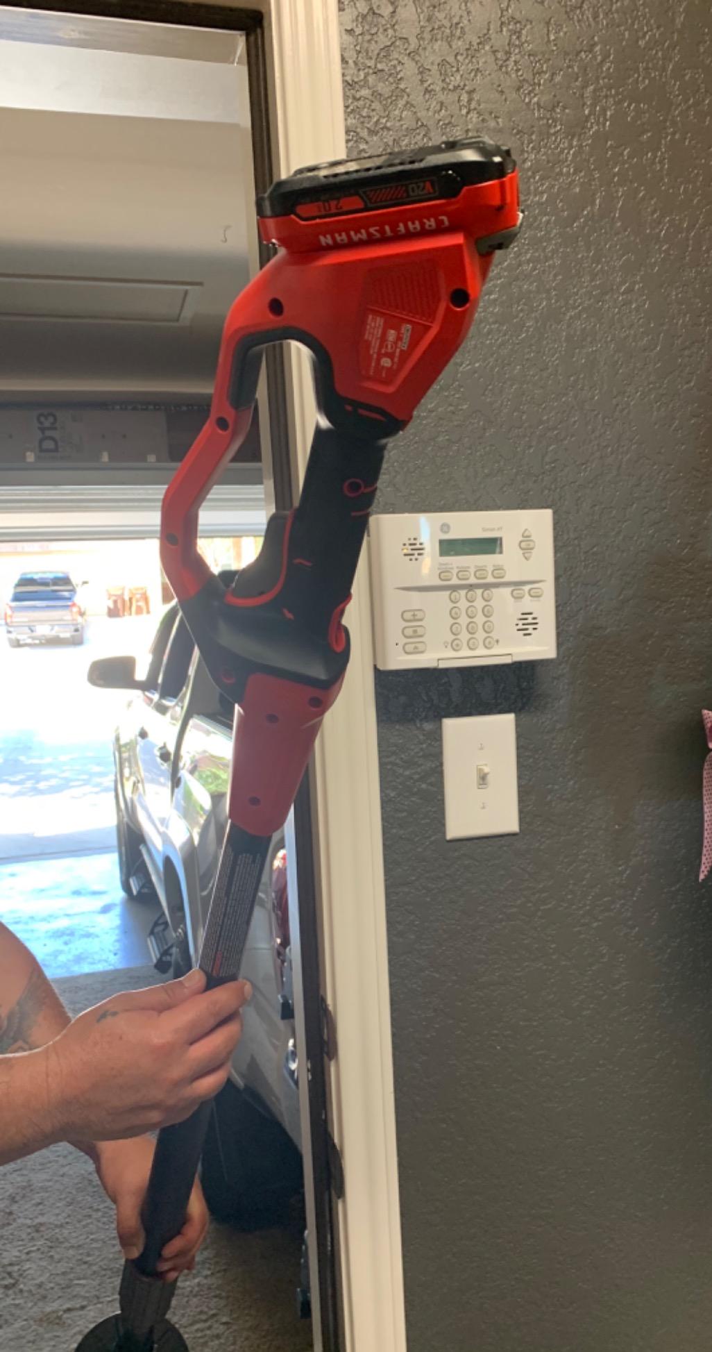 CRAFTSMAN V20 Pole Hedge Trimmer Cordless, 18-Inch, Battery and Charger Included Hedge Trimmer with Extension Pole, Up to 11 Ft Extended Reach (CMCPHT818D1) customer photo 2