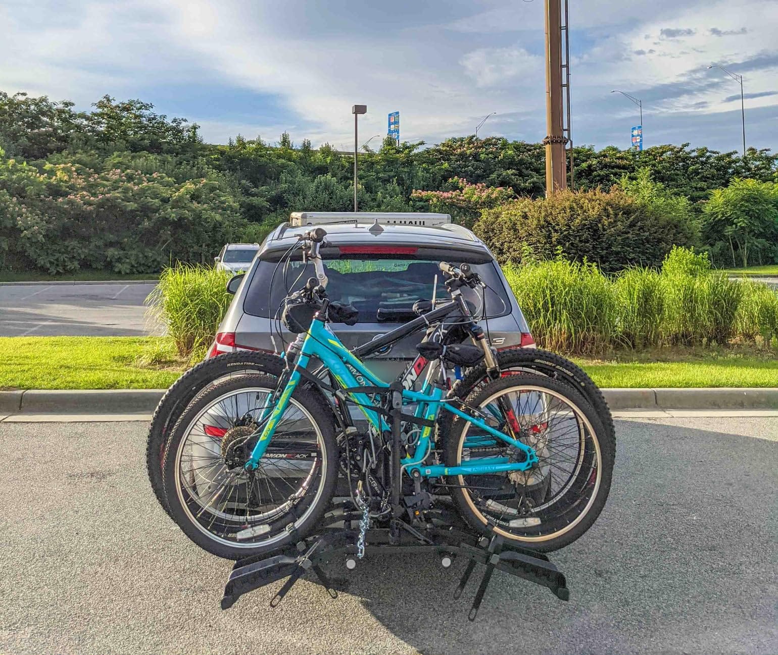 Hollywood Racks Destination 2 Hitch Bike Rack, Transports Up to 35 lbs Each | Lightweight Platform Style Bike Carrier for Car, SUV, or Truck - Secure, Foldable Bicycle Car Racks customer photo 1