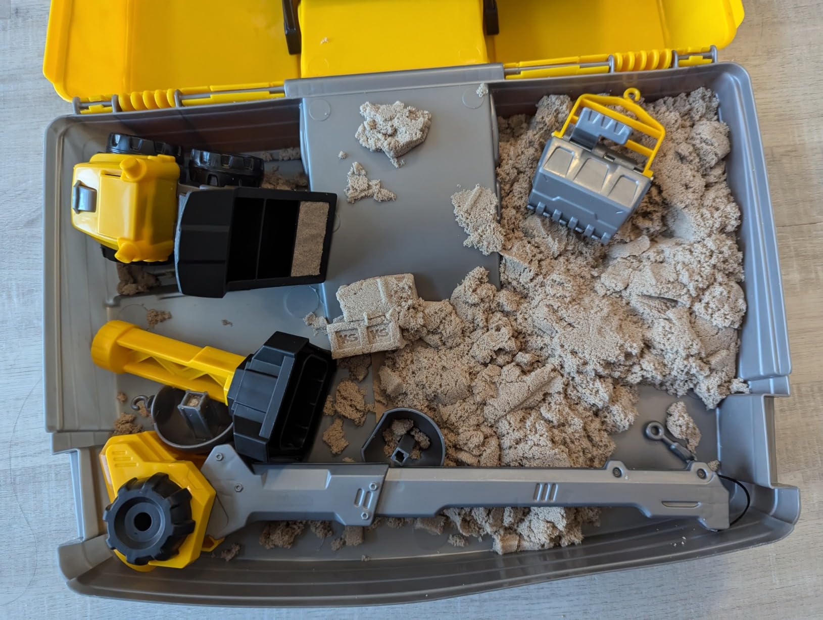 Kinetic Sand Construction Site, Moldable Play Sand Sensory Toys, Ages 3+ customer photo 1