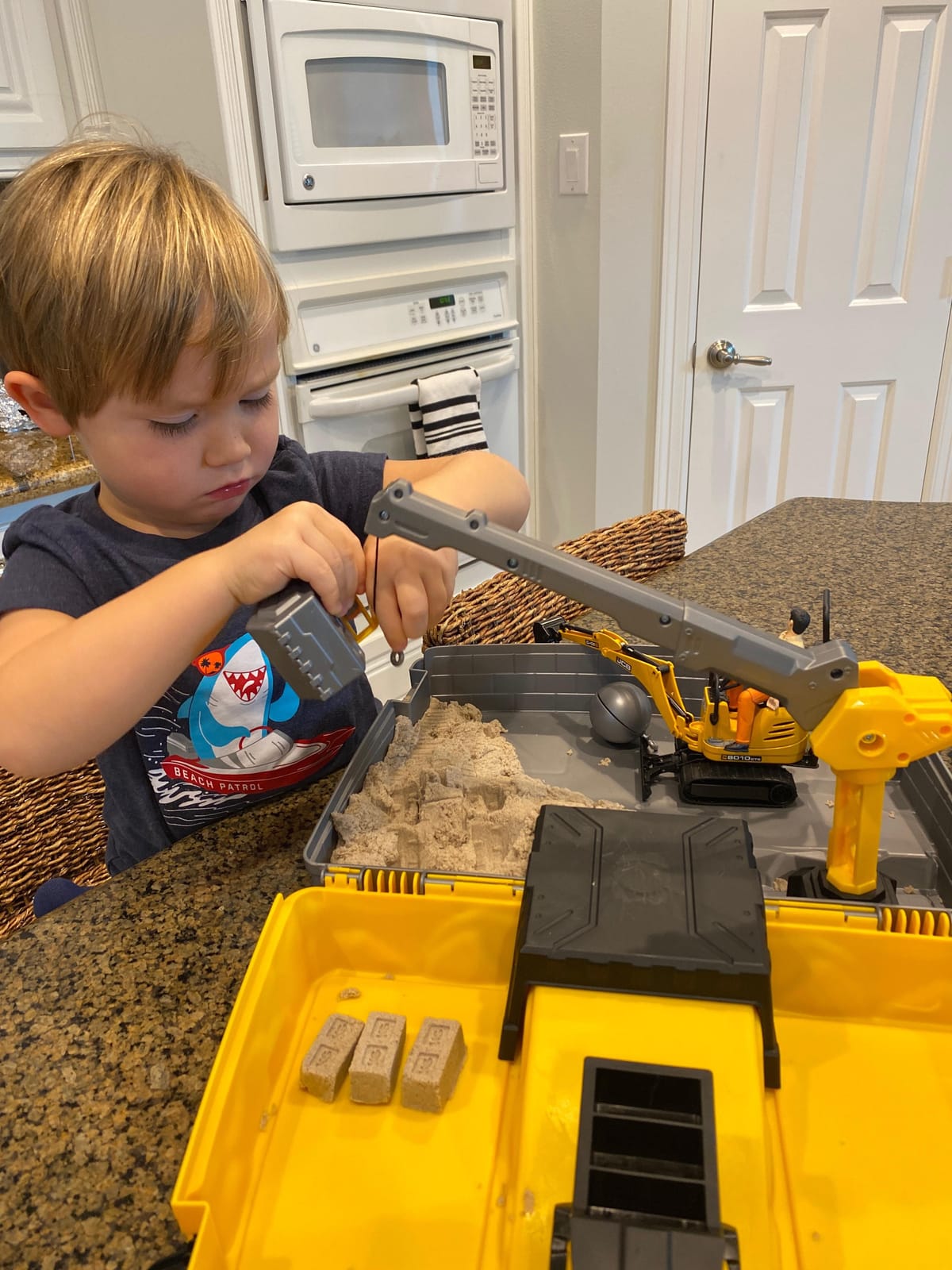 Kinetic Sand Construction Site, Moldable Play Sand Sensory Toys, Ages 3+ customer photo 2