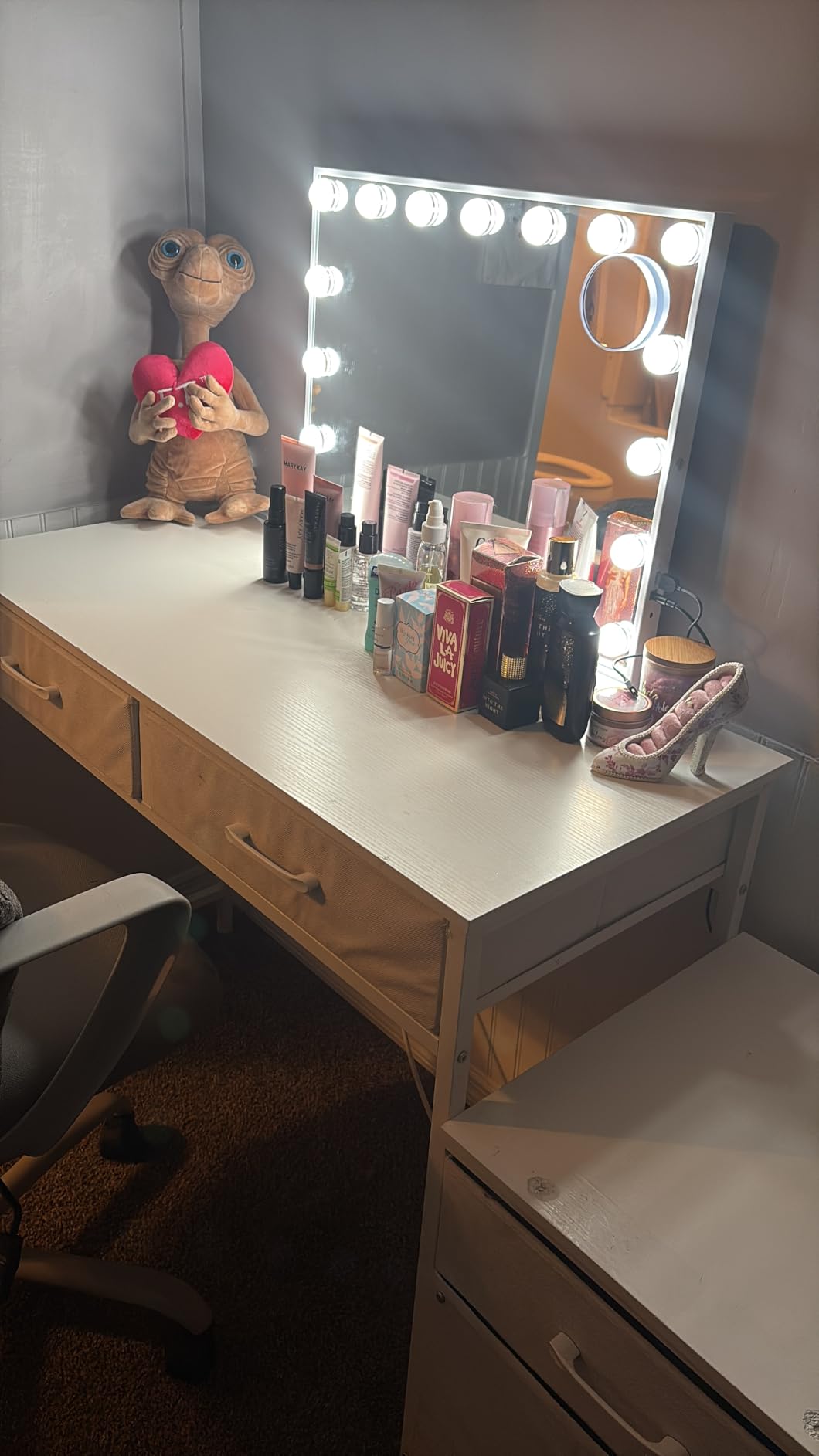 FENCHILIN Vanity Mirror with Lights and Bluetooth Speaker 22.8