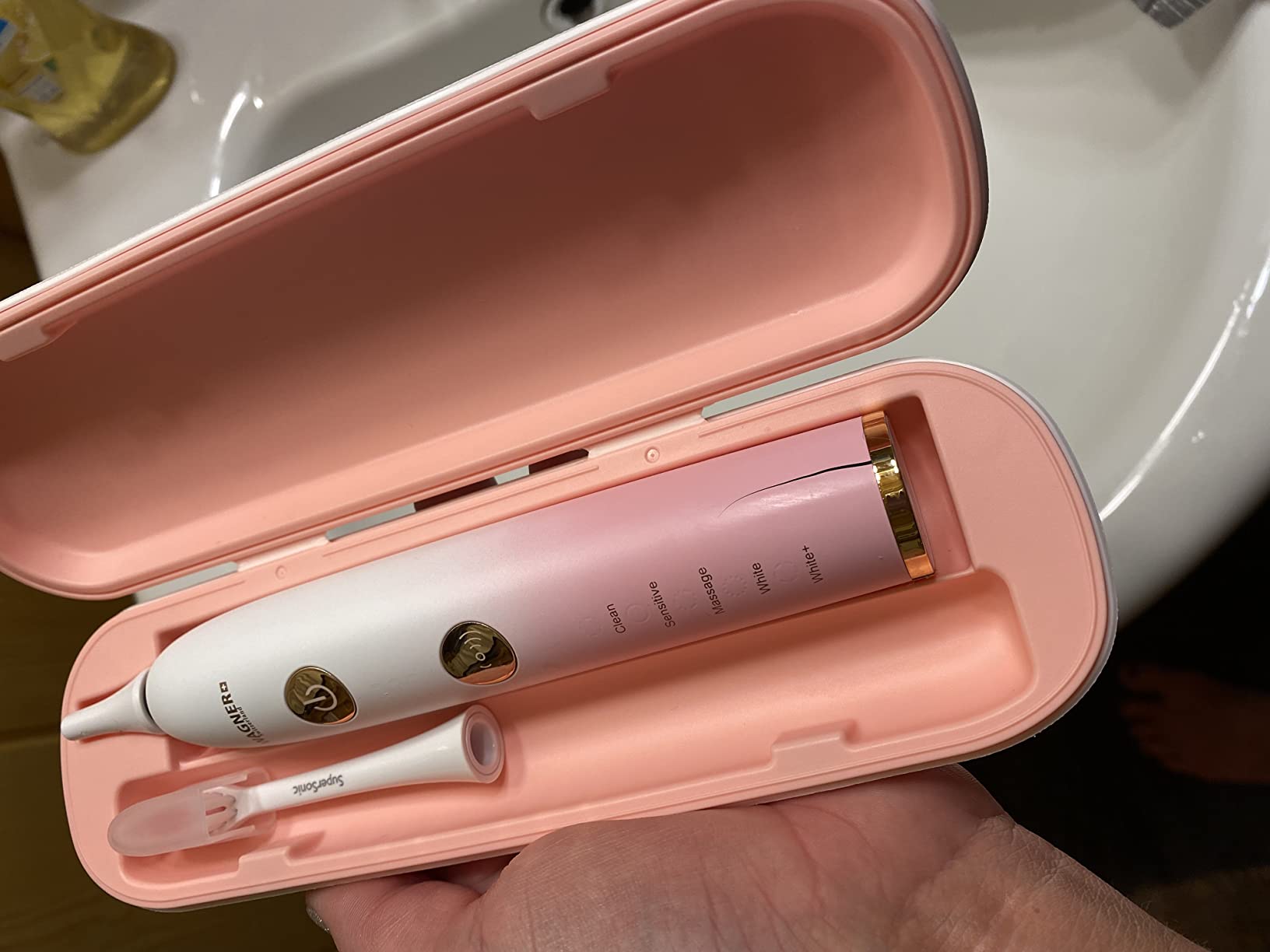 Wagner Stern WHITEN+ Electric Toothbrush, 48,000 VPM, Pressure Sensor, 5 Modes, 8 Brush Heads, Travel Case customer photo 2