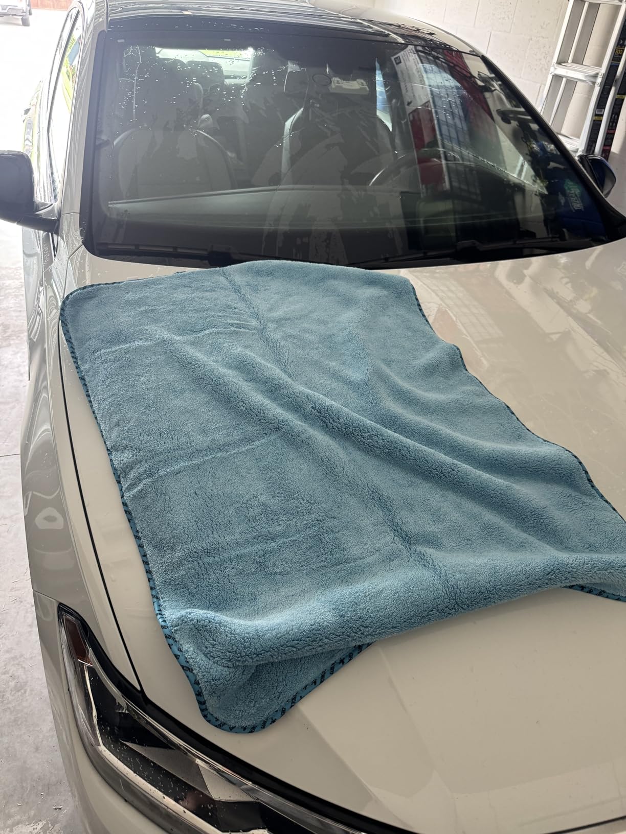Chemical Guys, Woolly Mammoth Large Microfiber Drying Towel, 36 x 25 in customer photo 1