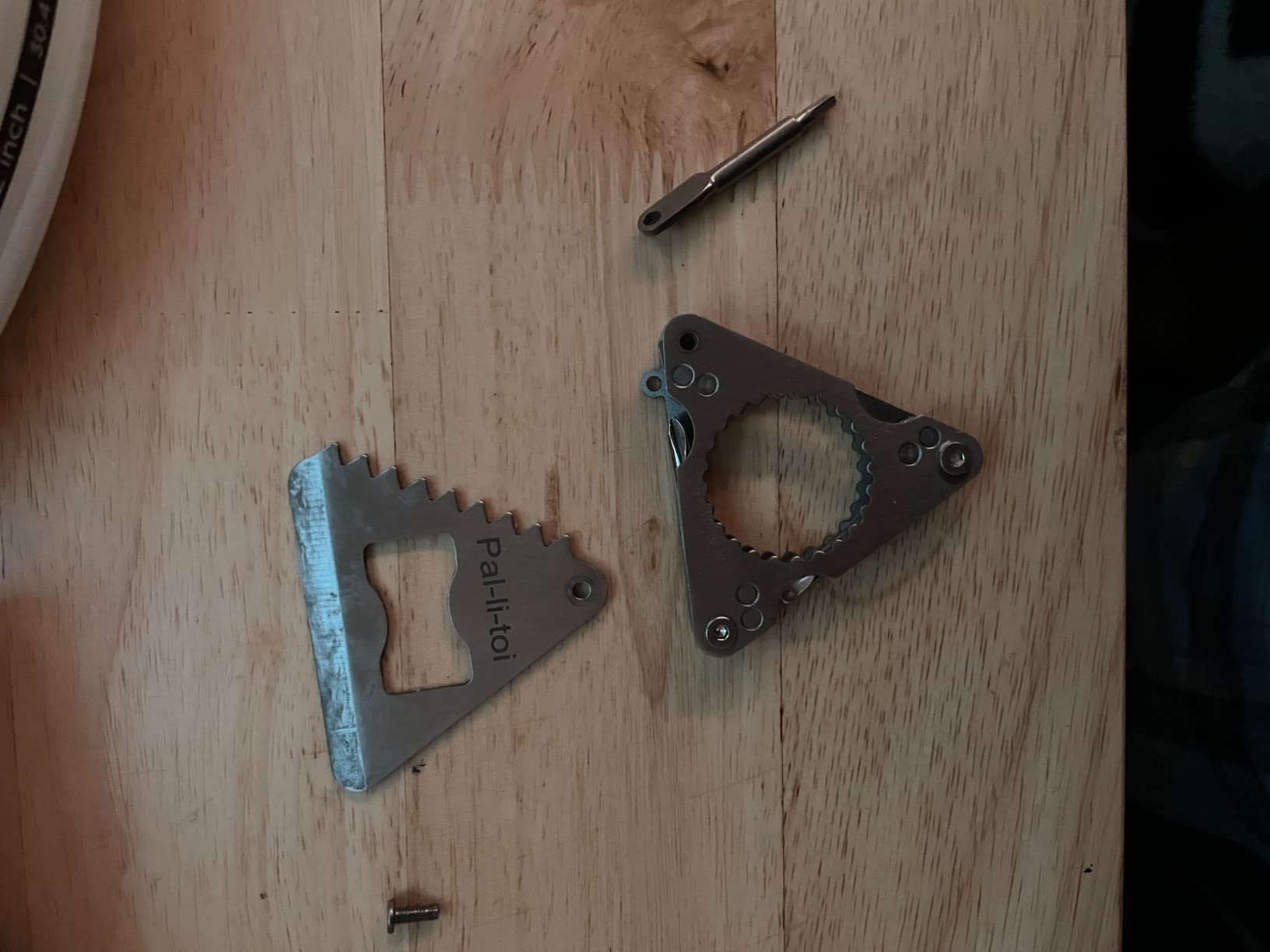 | Ultimate SURF Gift | Keychain - Multi Tool | Fin Key | Wax Comb | Wax Scraper | Bottle Opener | Screwdrivers| + 6 FCS GRUB Screwss customer photo 1