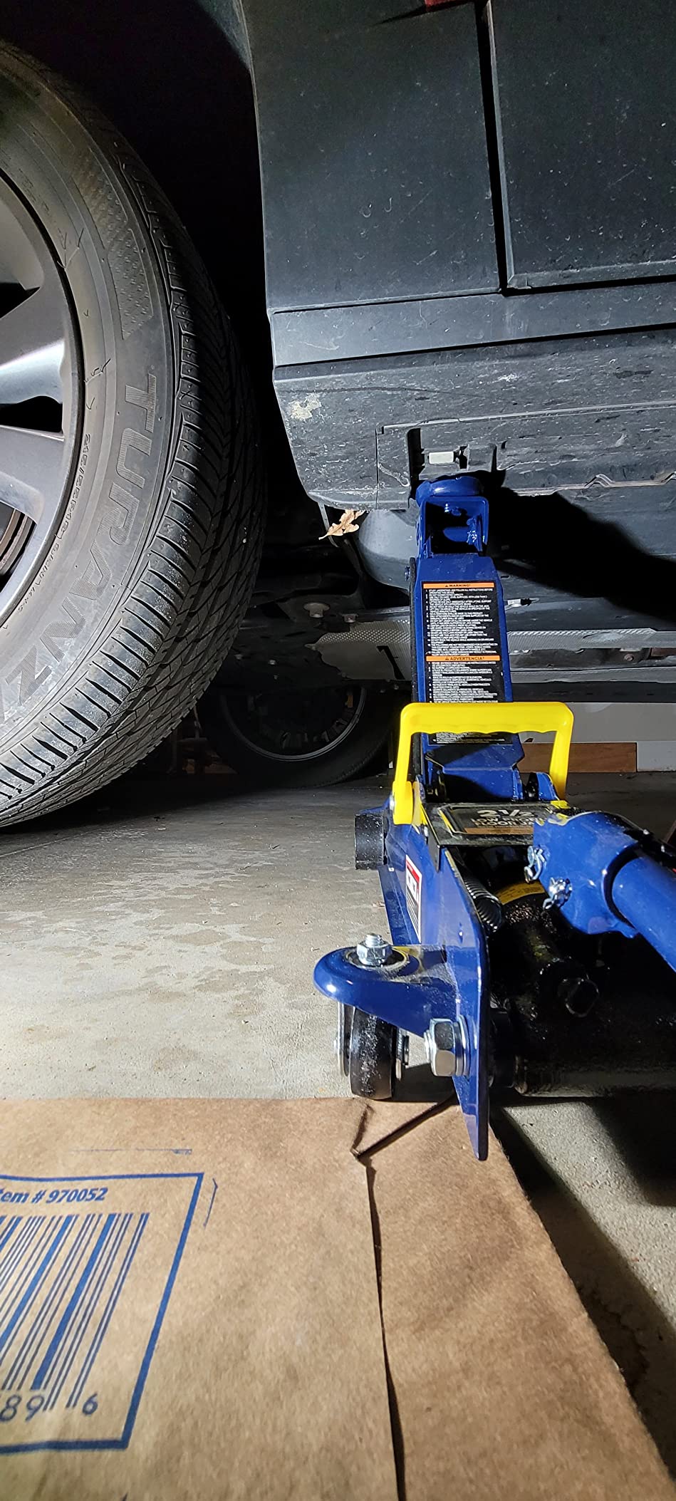 TCE TCET825051 Torin Hydraulic Low Profile Trolley Service/Floor Jack with Single Piston Quick Lift Pump, 2.5 Ton (5,000 lb) Capacity, Blue customer photo 2