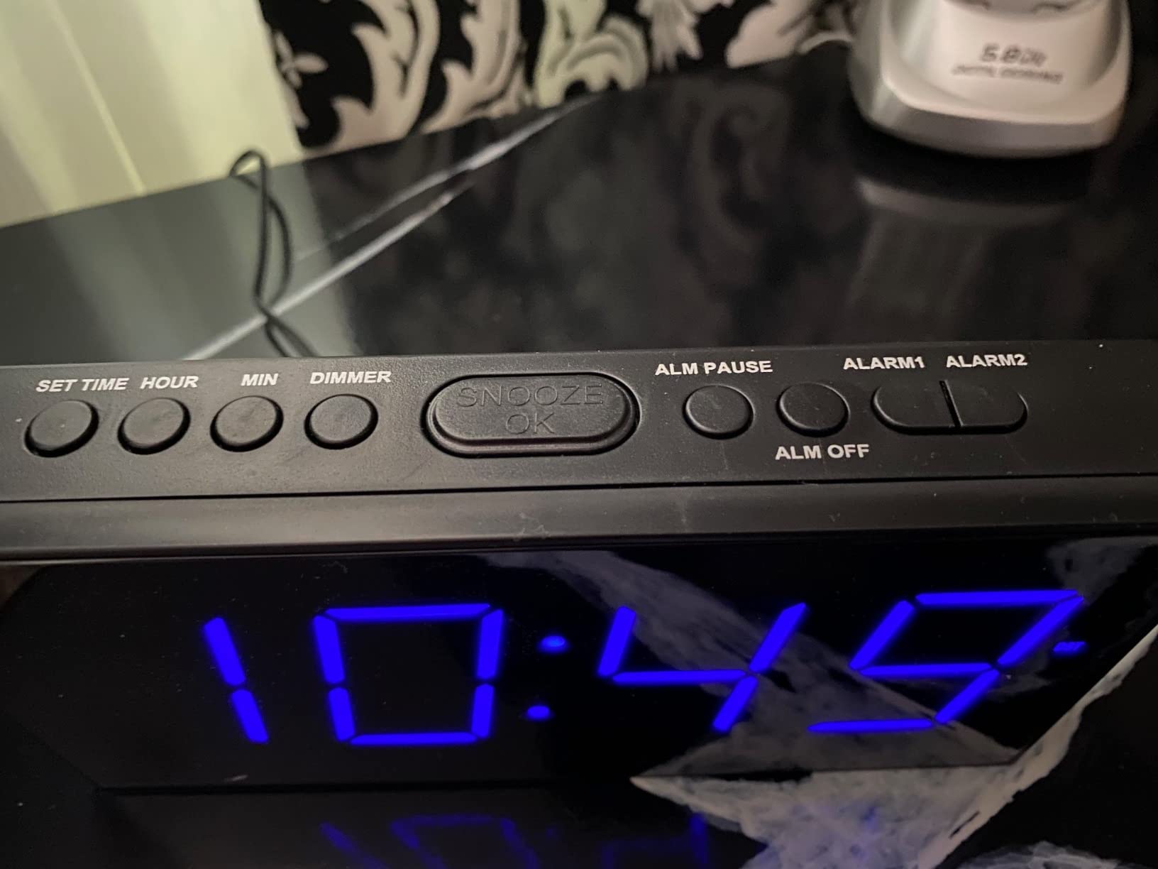 Digital Alarm Clocks for Bedrooms, Dual Alarms, 7.5-Inch Large Display customer photo 1