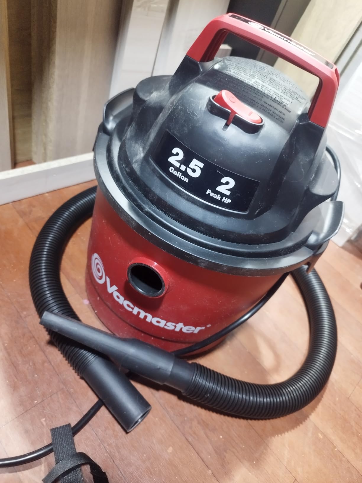 Vacmaster VOM205P 1101 2.5-Gal 2 Peak HP Wall Mount Wet/Dry Vacuum Red customer photo 2